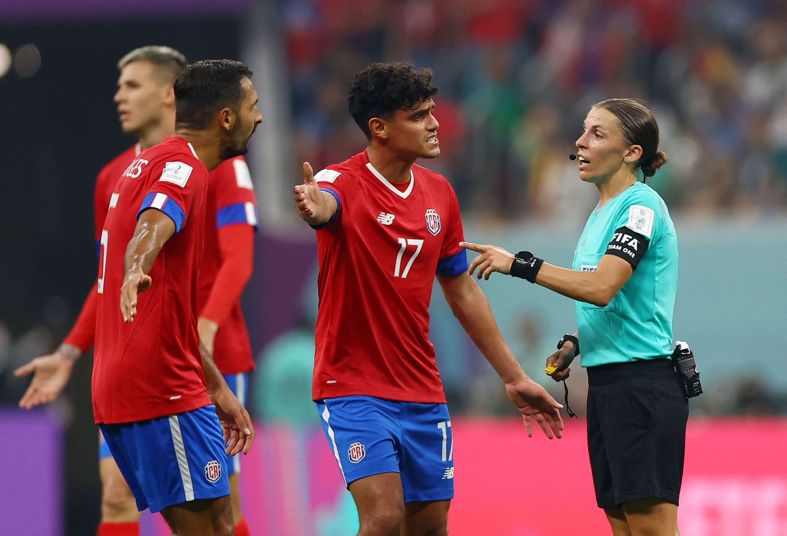 Costa Rica's Yeltsin Tejeda argues with Frappart.