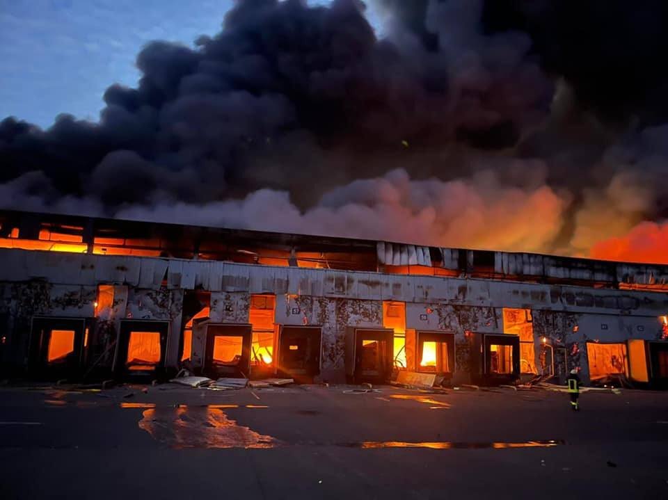 Shelling causes fire at a warehouse in Kvitneve, Brovary District, northeast of Kyiv. 