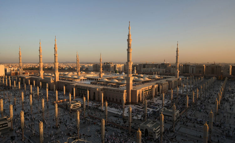 A general view of the Prophet Mohammed Mosque in the Saudi holy city of Medina on November 12, 2009.