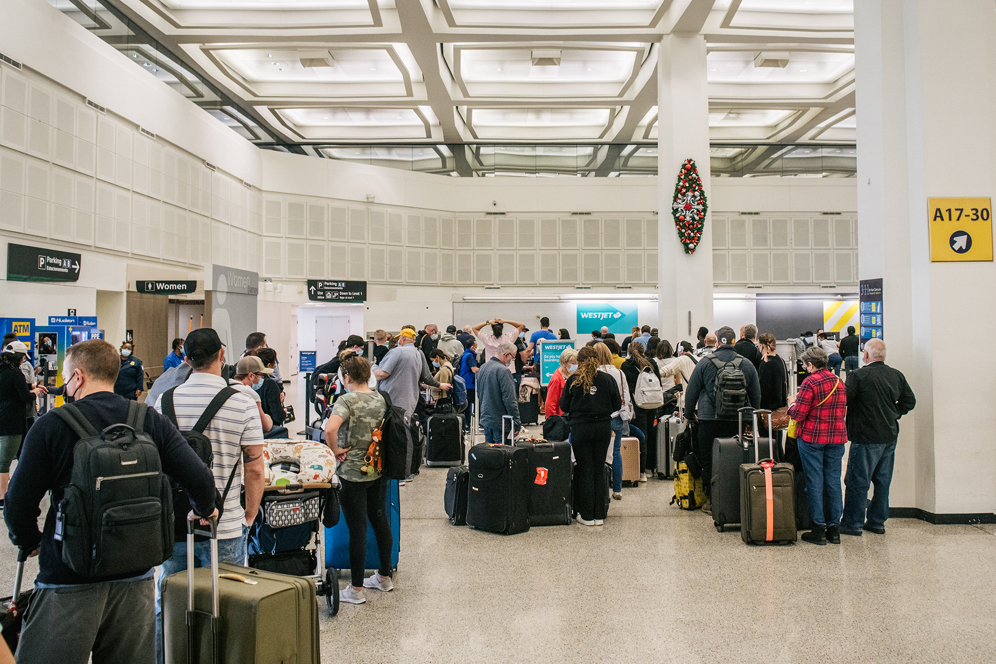 People wait in line to check in at the George Bush Intercontinental Airport on January 06, 2022 in Houston, Texas. Airlines across the country have cancelled more than 1,000 flights for the 11th straight day, marking the airline industry's worst stretch since the beginning of the COVID-19 pandemic. Airlines have also reported struggling with staff shortages amidst the surge of the COVID-19 Omicron Variant. 