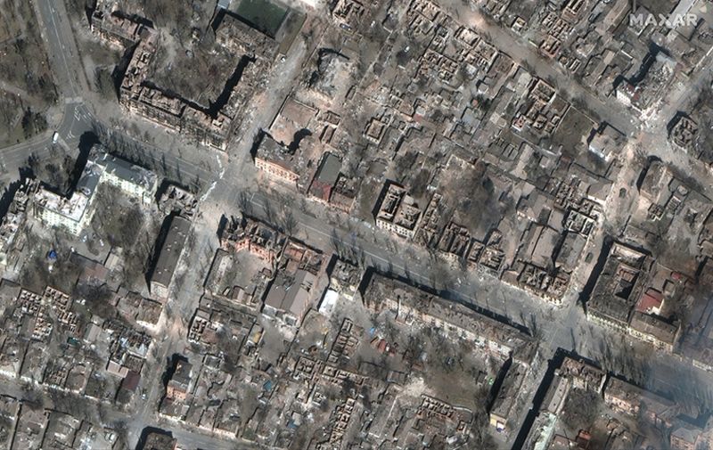 Neue Satellitenbilder zeigen ganze zerstörte Stadtblöcke im Zentrum von Mariupol
