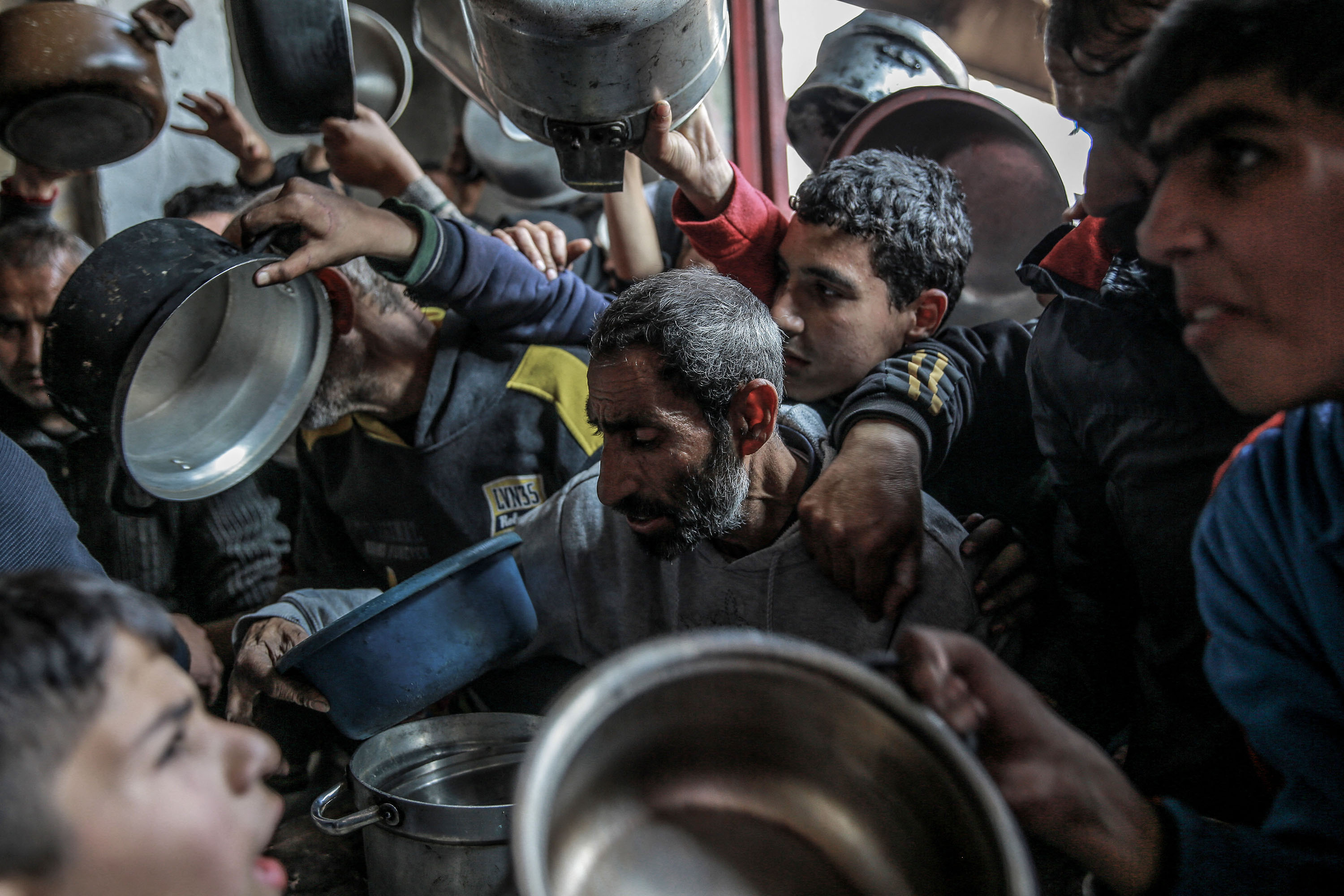 Palestinians jostle to collect food aid in Beit Lahia, inorthern Gaza, on February 26.