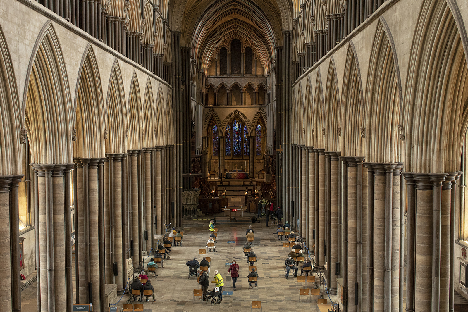 Les patients attendent après avoir reçu leurs injections de Covid-19 dans un centre de vaccination de la cathédrale de Salisbury le 11 février à Salisbury, en Angleterre.