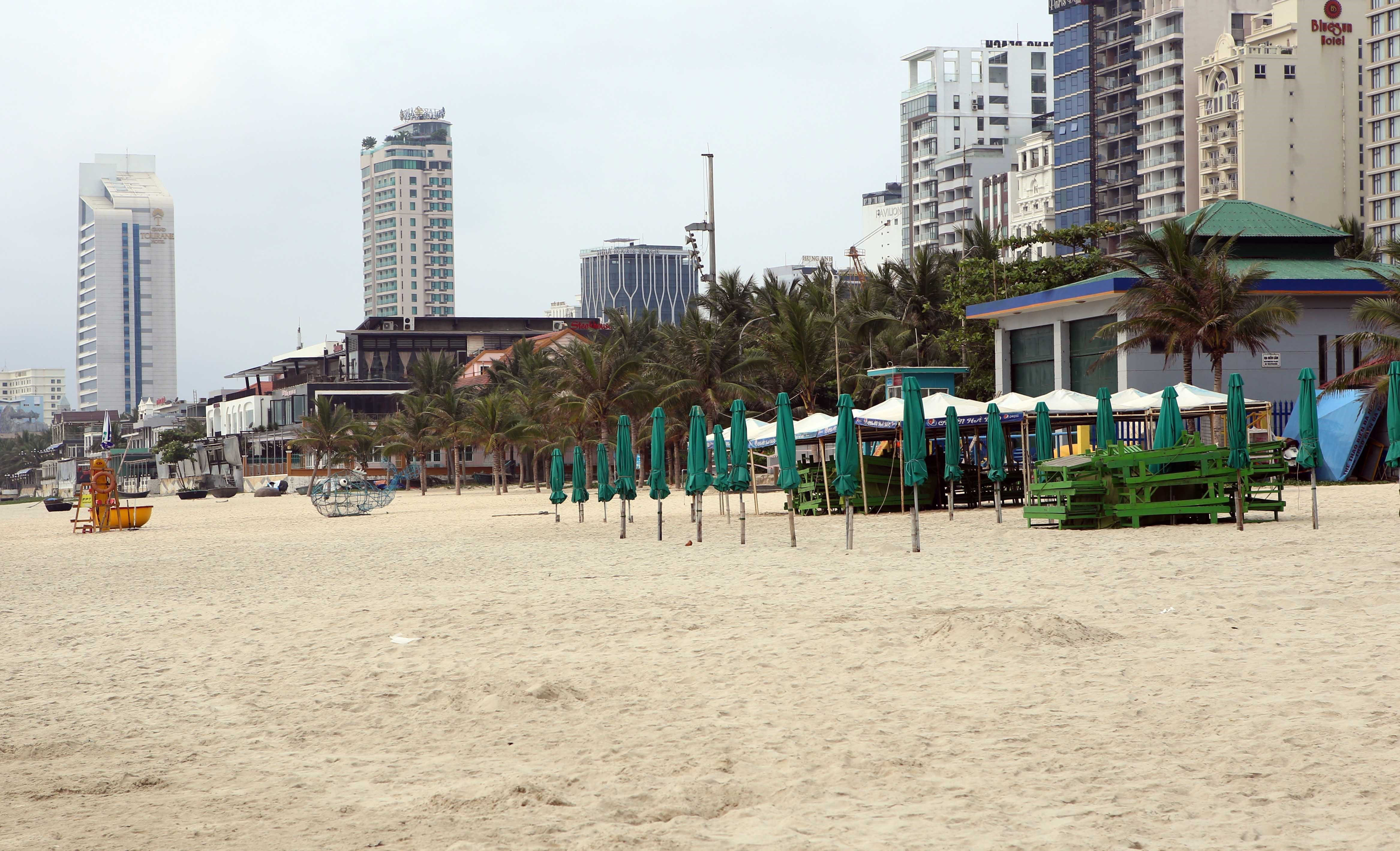 Restaurants and shops are closed on a beach in Da Nang, Vietnam, on April 1.