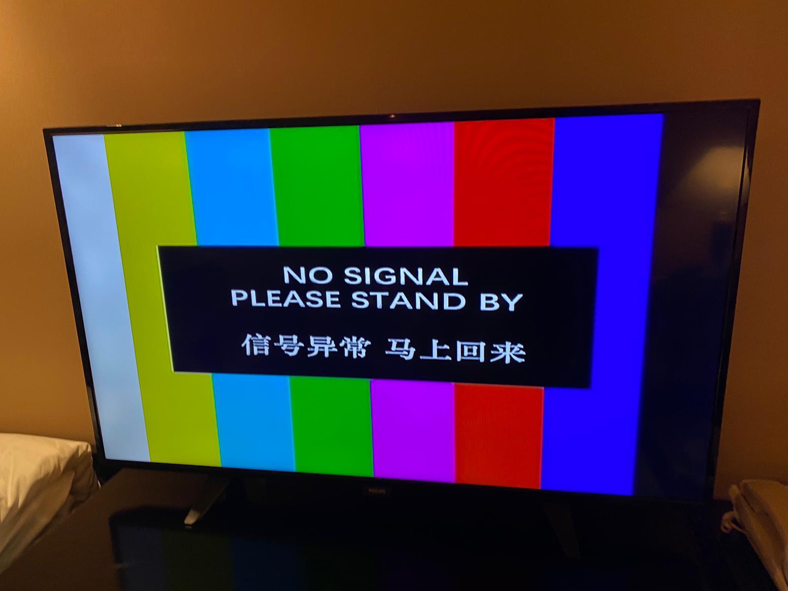 A TV screen reads 'no signal please stand by' during a CNN report on Chinese tennis player Peng Shuai.