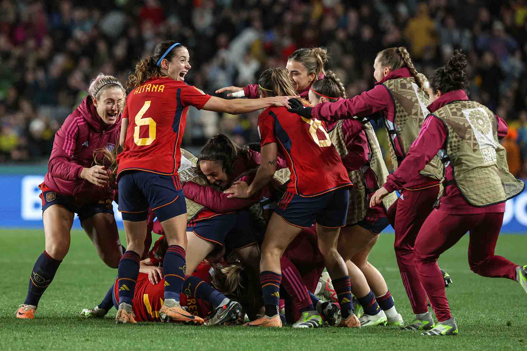 La Roja celebrates after Olga Carmona scored the winner against Sweden at Eden Park in Auckland on August 15.