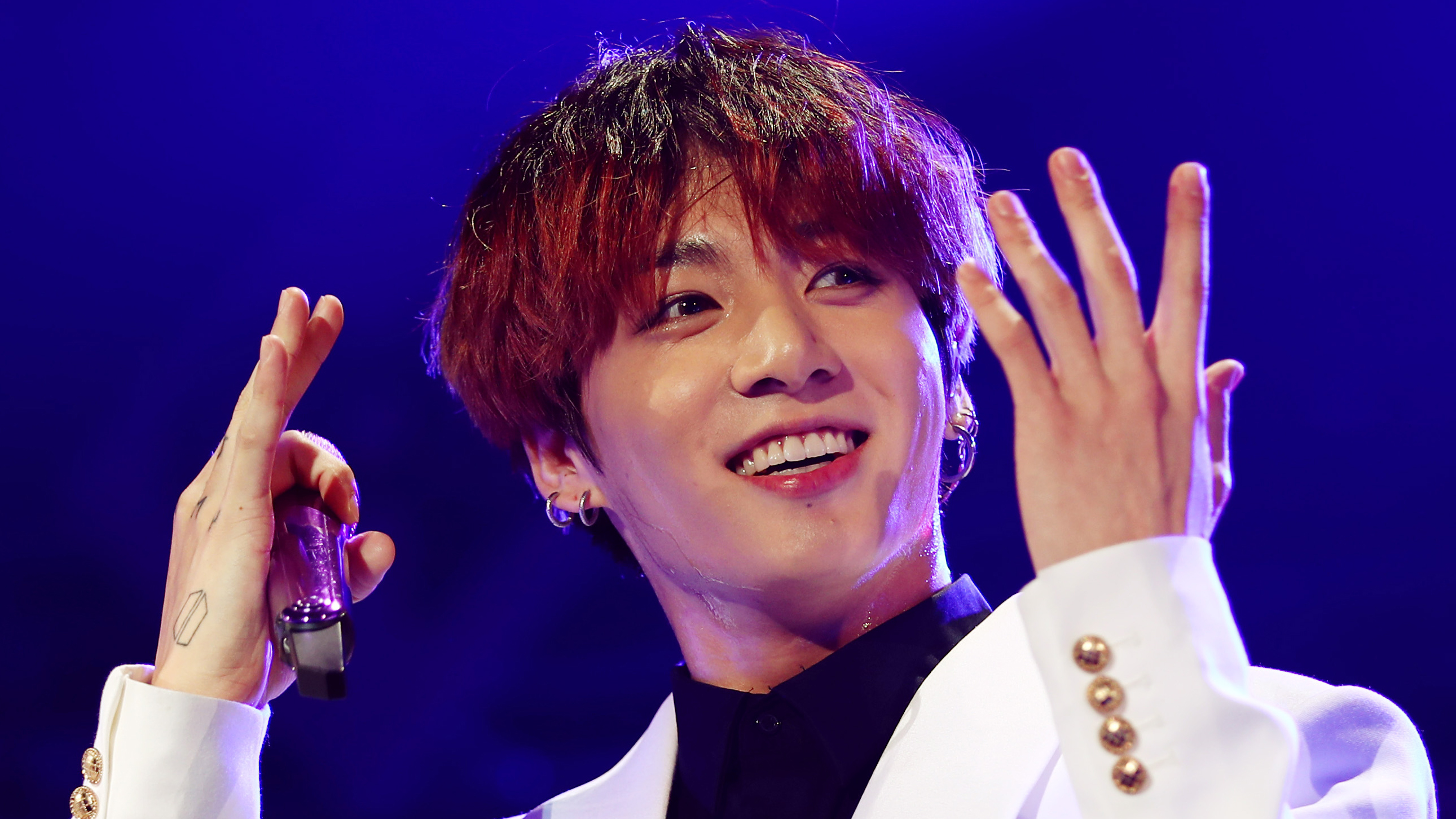 Jungkook of BTS performs onstage during 102.7 KIIS FM's Jingle Ball 2019 at the Forum on December 6, 2019 in Los Angeles, California.