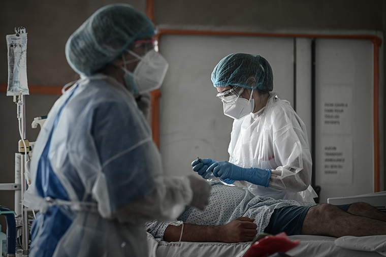 Medical personnel attend to a suspected Covid-19 patient at the emergency service of the Robert Boulin hospital in Libourne, southwestern France, on November 6, 2020.