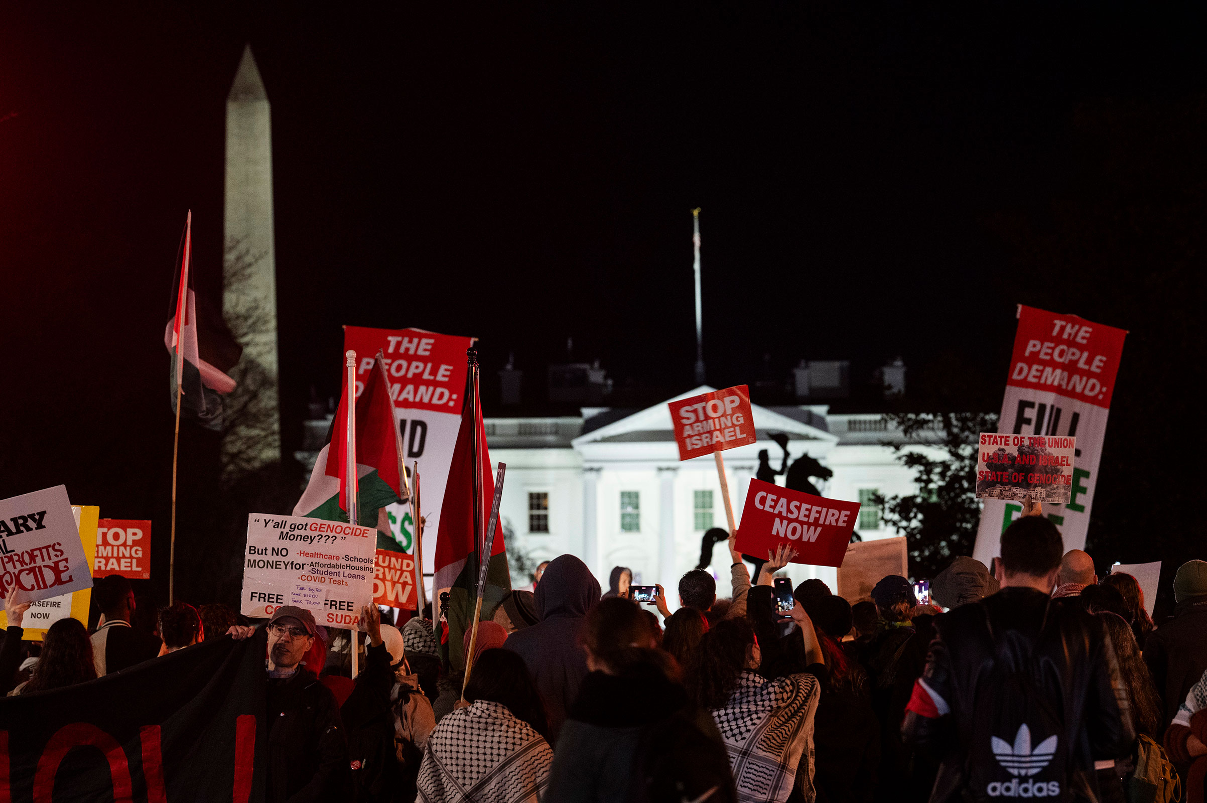 Tense moments as ceasefire protesters demonstrate outside White House