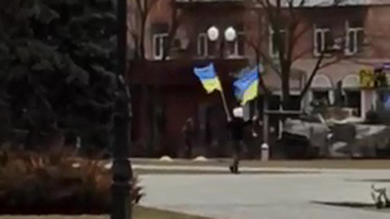 Video footage shows Kherson residents waving the Ukrainian flag in front of what appears to be Russian troops.