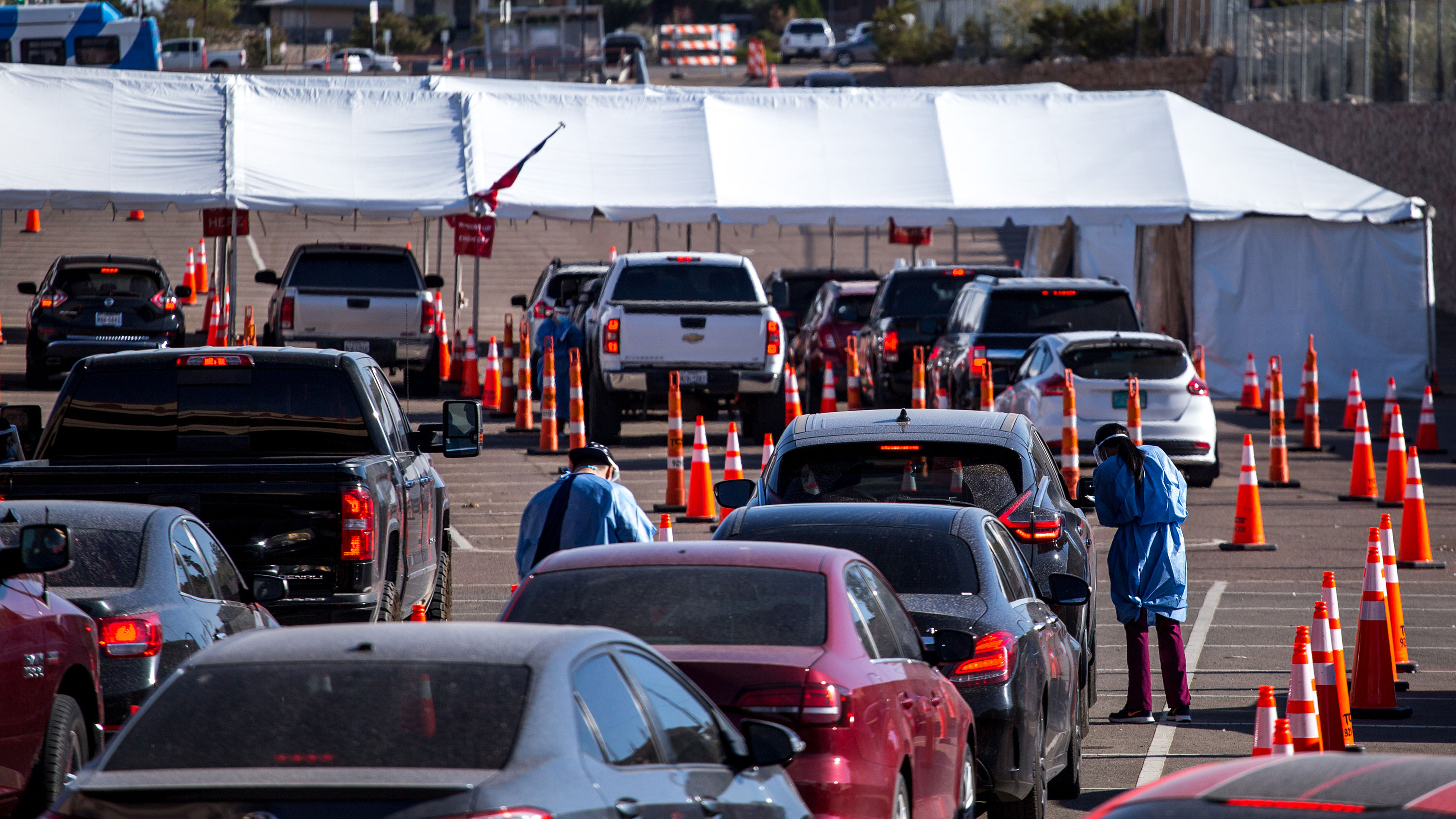 Medical workers register motorists at a Covid-19 drive-thru testing site in El Paso, Texas, on Monday, November 9. 