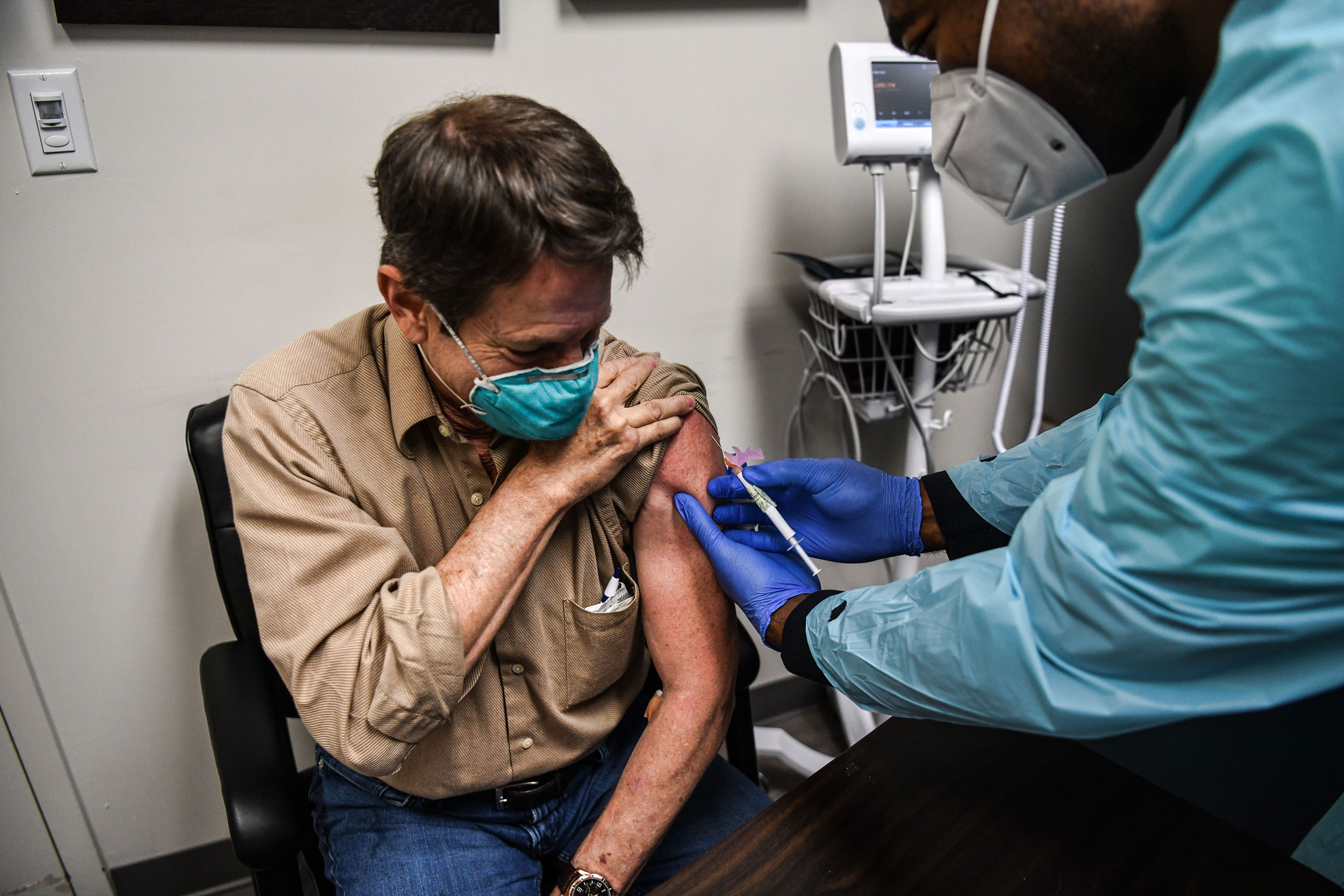 Dr. Steve Brandwene receives the Pfizer/BioNTech vaccine in Hollywood, Florida, on December 18.