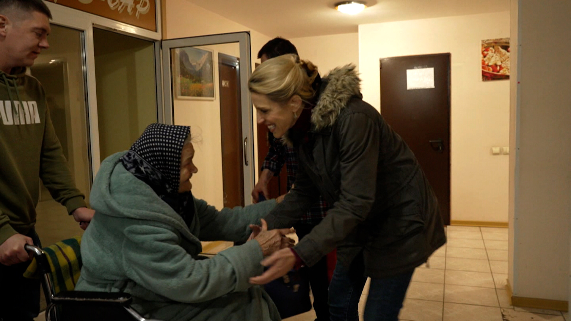 CNN’s Clarissa Ward meets with 86-year-old Lidia from Avdiivka, Ukraine. 