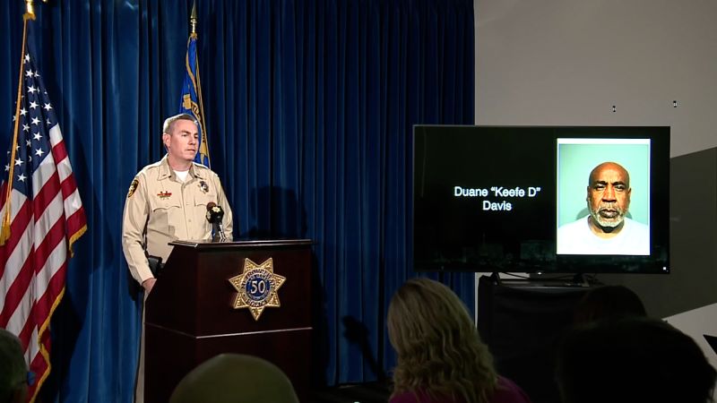 Le lieutenant Jason Johansson de la police métropolitaine de Las Vegas prend la parole lors d'une conférence de presse le vendredi 29 septembre 2023 à Las Vegas.