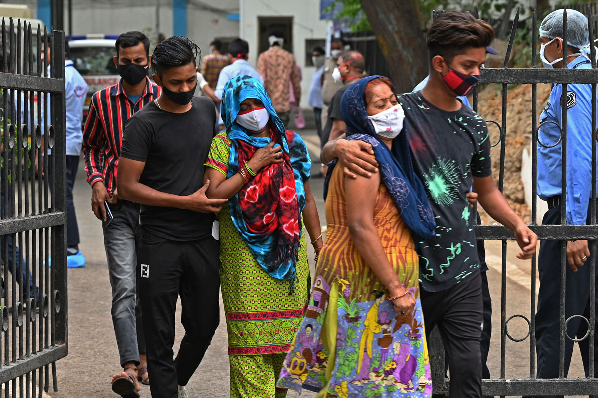 People mourn the death of family members who died of Covid-19 in New Delhi, India on May 18.