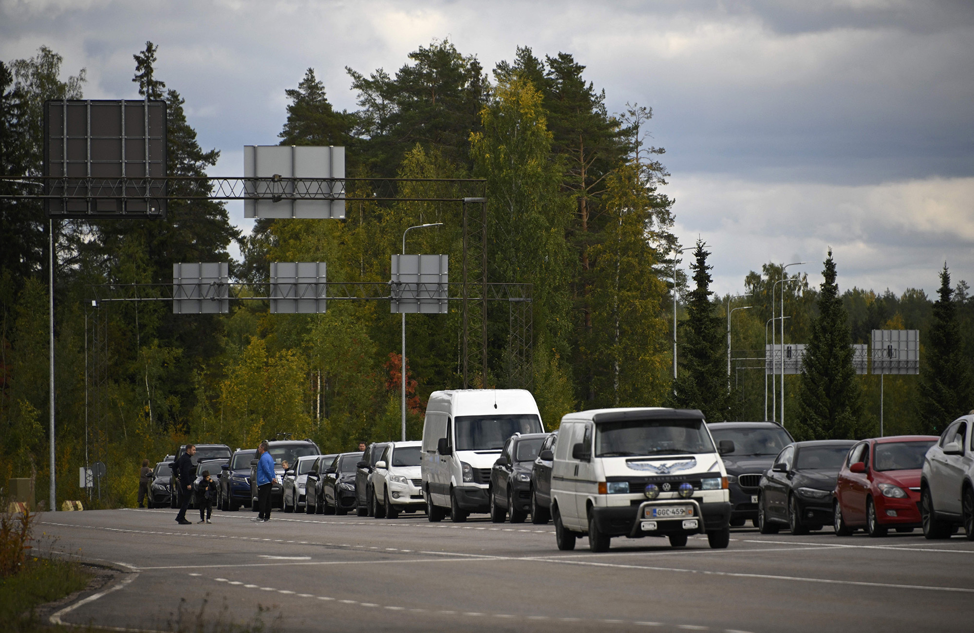 Cars coming from Russia wait in long lines at the border checkpoint between Russia and Finland near Vaalimaa, on September 22.