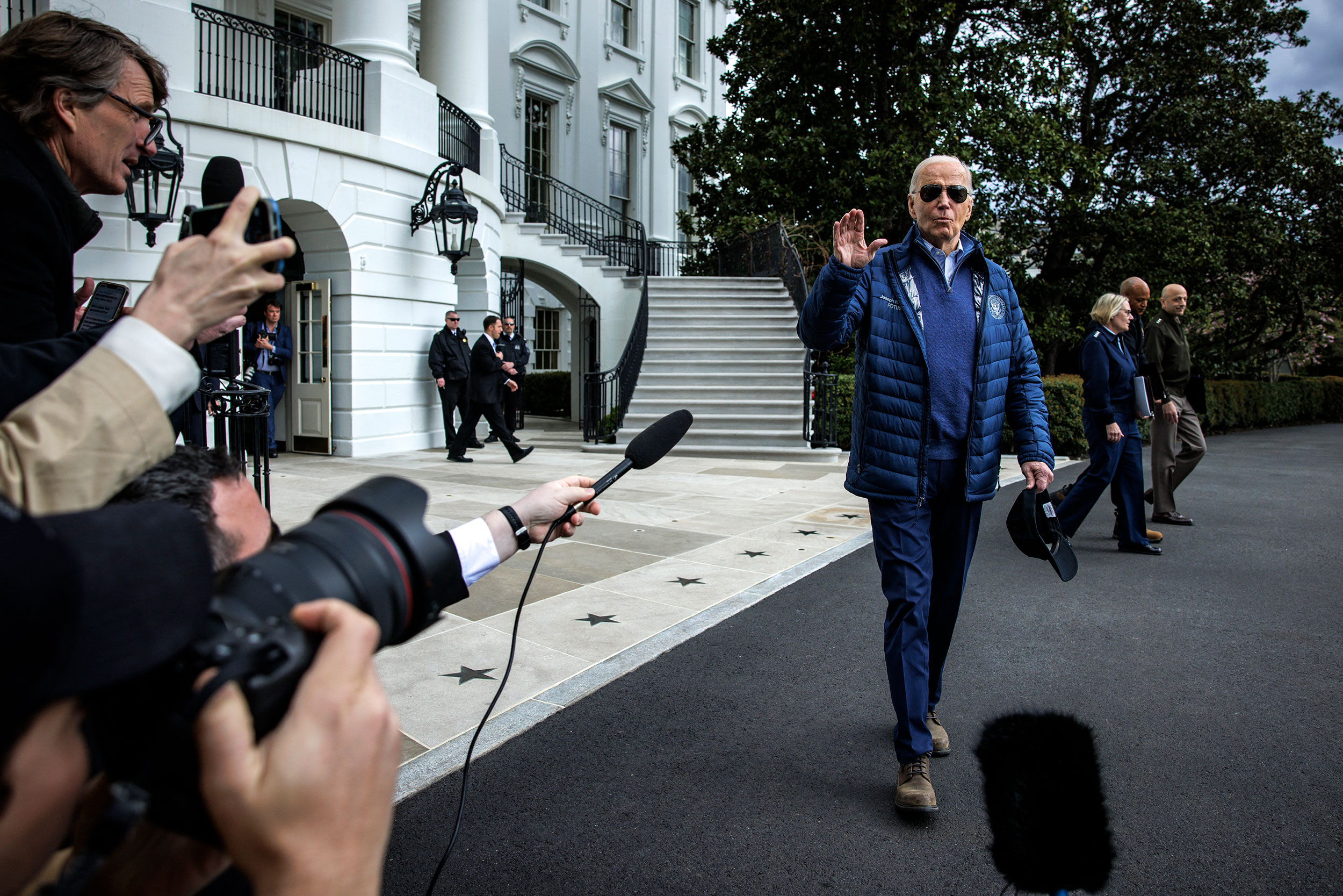 US President Biden waves to the press before departing from the White House on April 5.