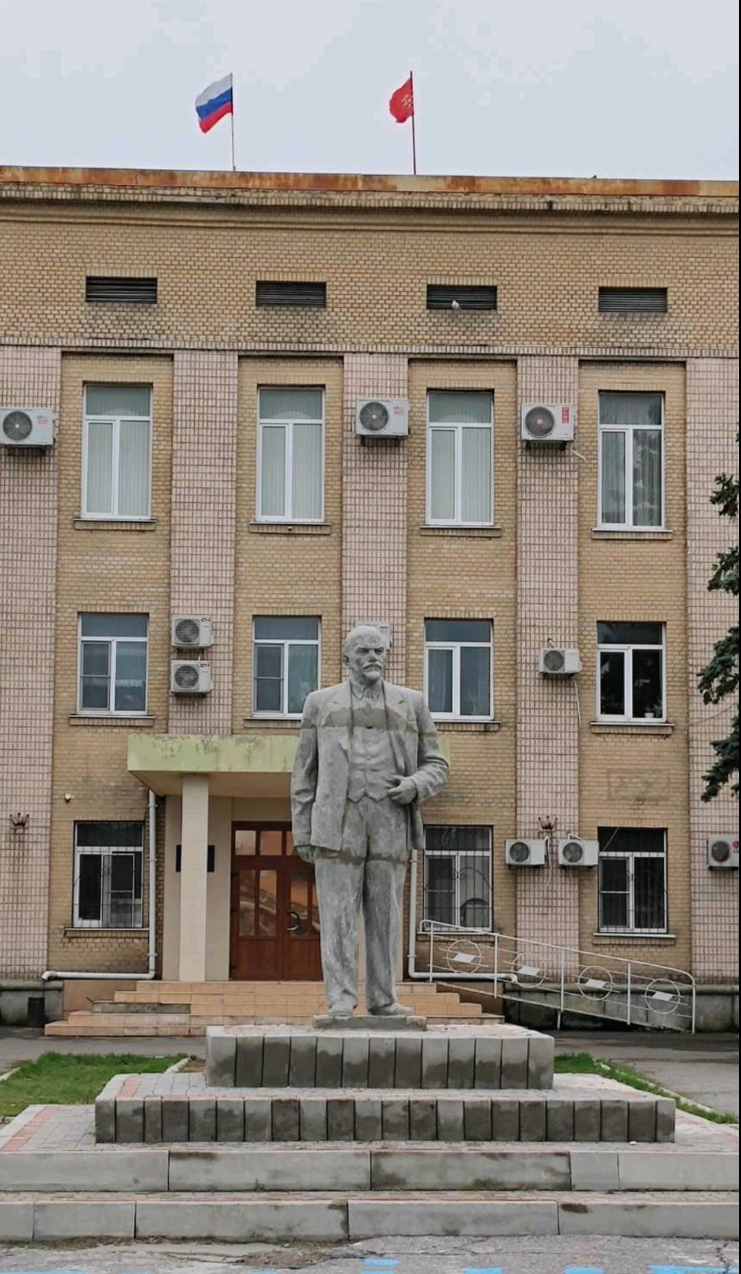 A statue of Vladimir Lenin reinstalled in Russian-occupied Henichesk, Ukraine.