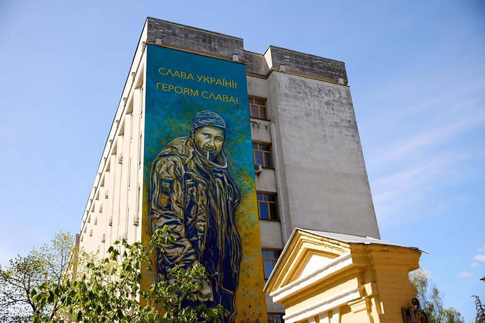 French artist Christian Guemy dedicated a new mural in Kyiv to Oleksandr Matsiyevsky, a Ukrainian prisoner of war. 