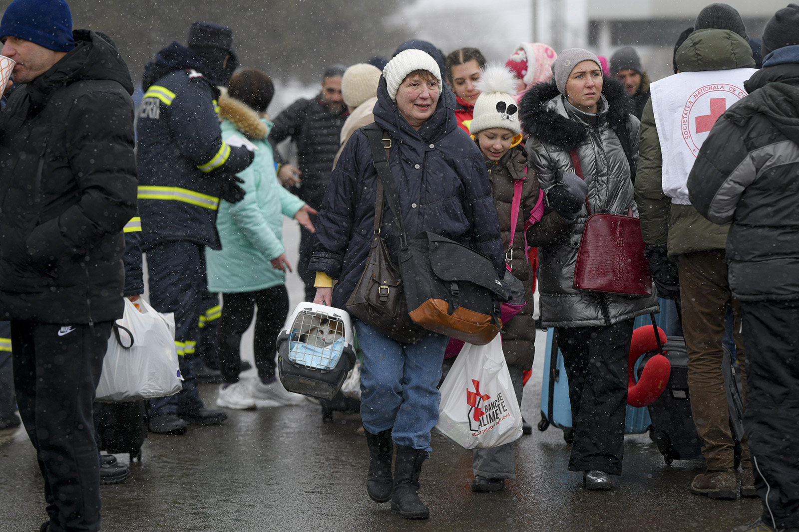 Refugees fleeing the conflict from neighbouring Ukraine cross the border in Siret, Romania, on March 10.