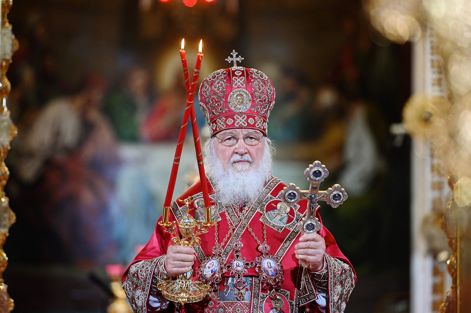 Rus Ortodoks Patriği Kirill, 19 Nisan 2020'de Moskova'daki Kurtarıcı İsa Katedrali'nde Paskalya'yı kutluyor.