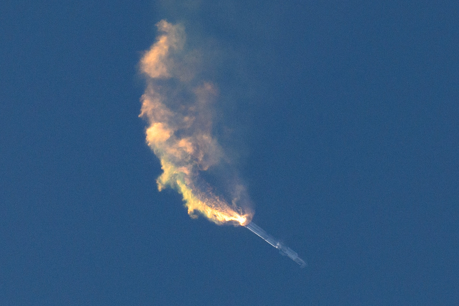 The SpaceX Starship maneuvers for a second stage separation before exploding on April 20.