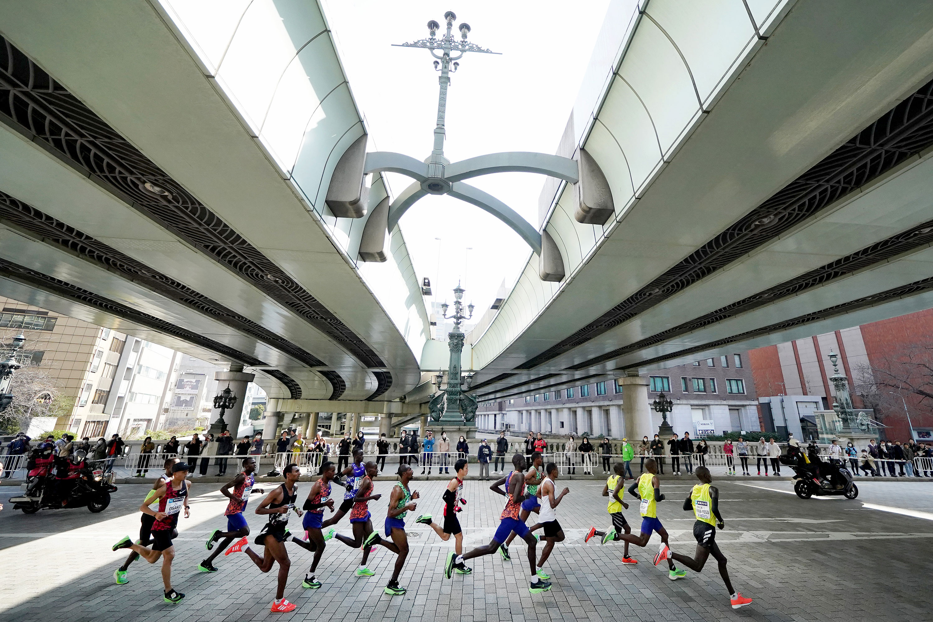 The Men's Elite Group competes in the Tokyo Marathon.
