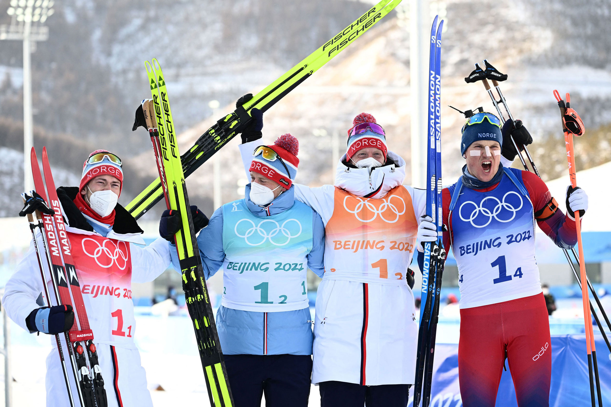 I norvegesi Sterla Holm Legreth, Darjeeling Poe, Johannes Thingnes Poe e Wetley Sjustad Christiansen hanno vinto la medaglia d'oro nella staffetta 4x7,5 km di biathlon maschile martedì.