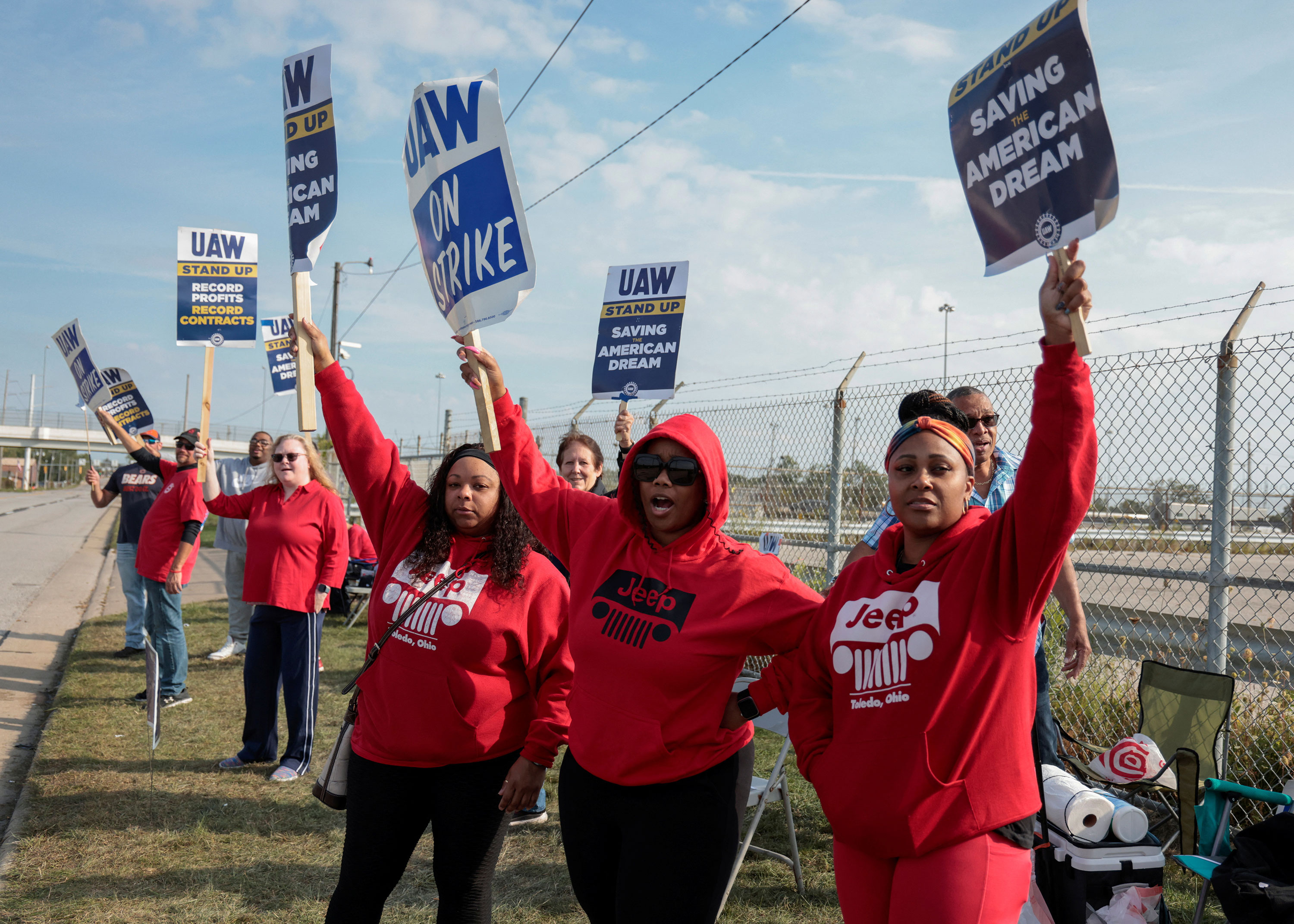 UAW members picket outside the Stellantis Jeep Plant in Toledo, Ohio, on Sunday, September 17. 