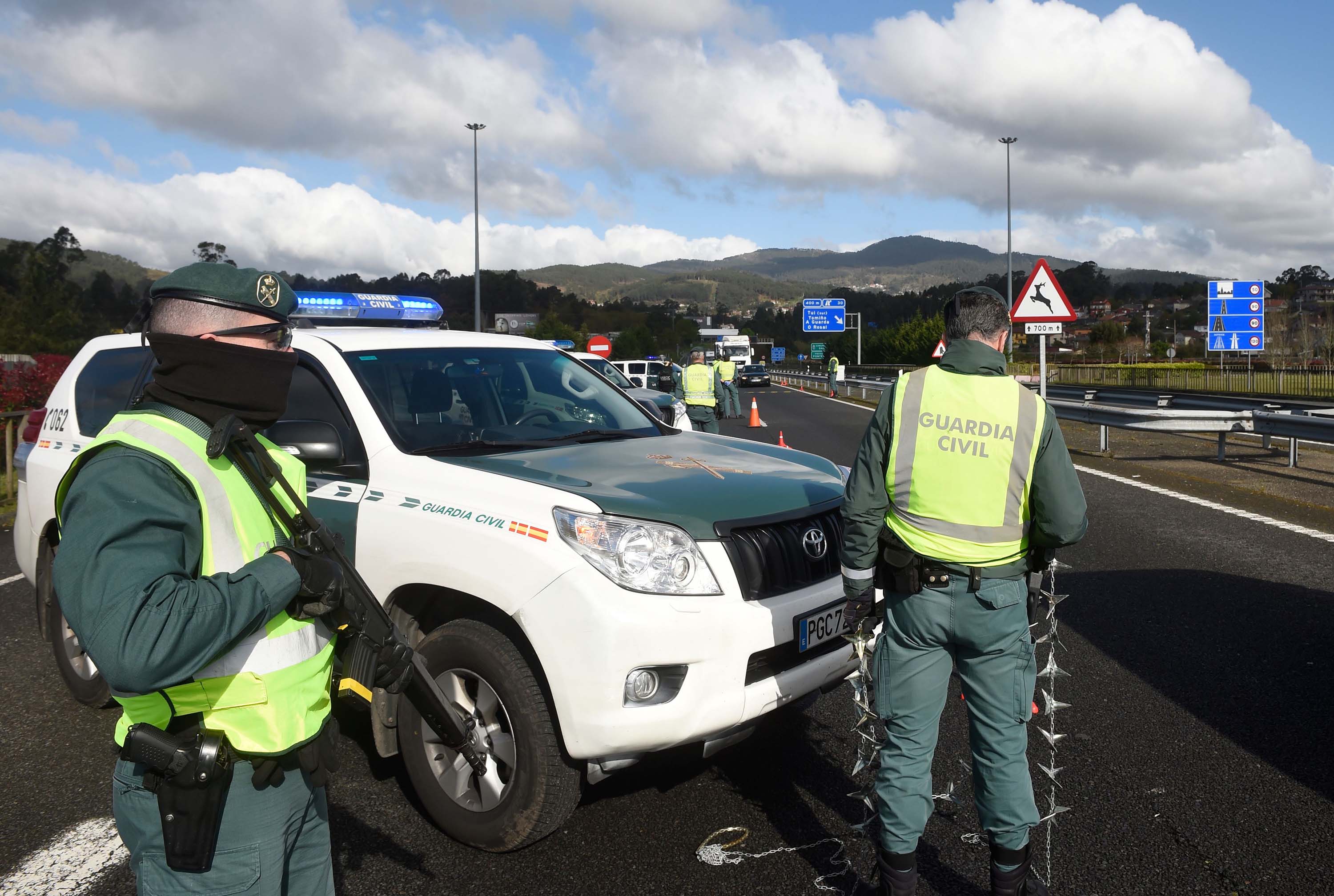 Spanish Civil Guard officers work at a checkpoint on the Spanish-Portuguese border between Tui and Valenca, on Monday.