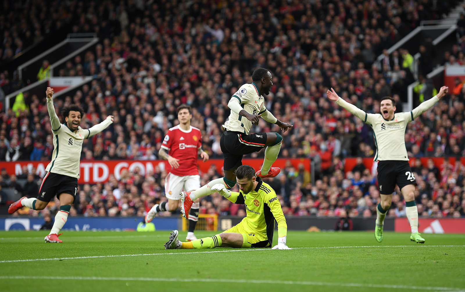 15) Liverpool takes an early 2-0 lead over Manchester United