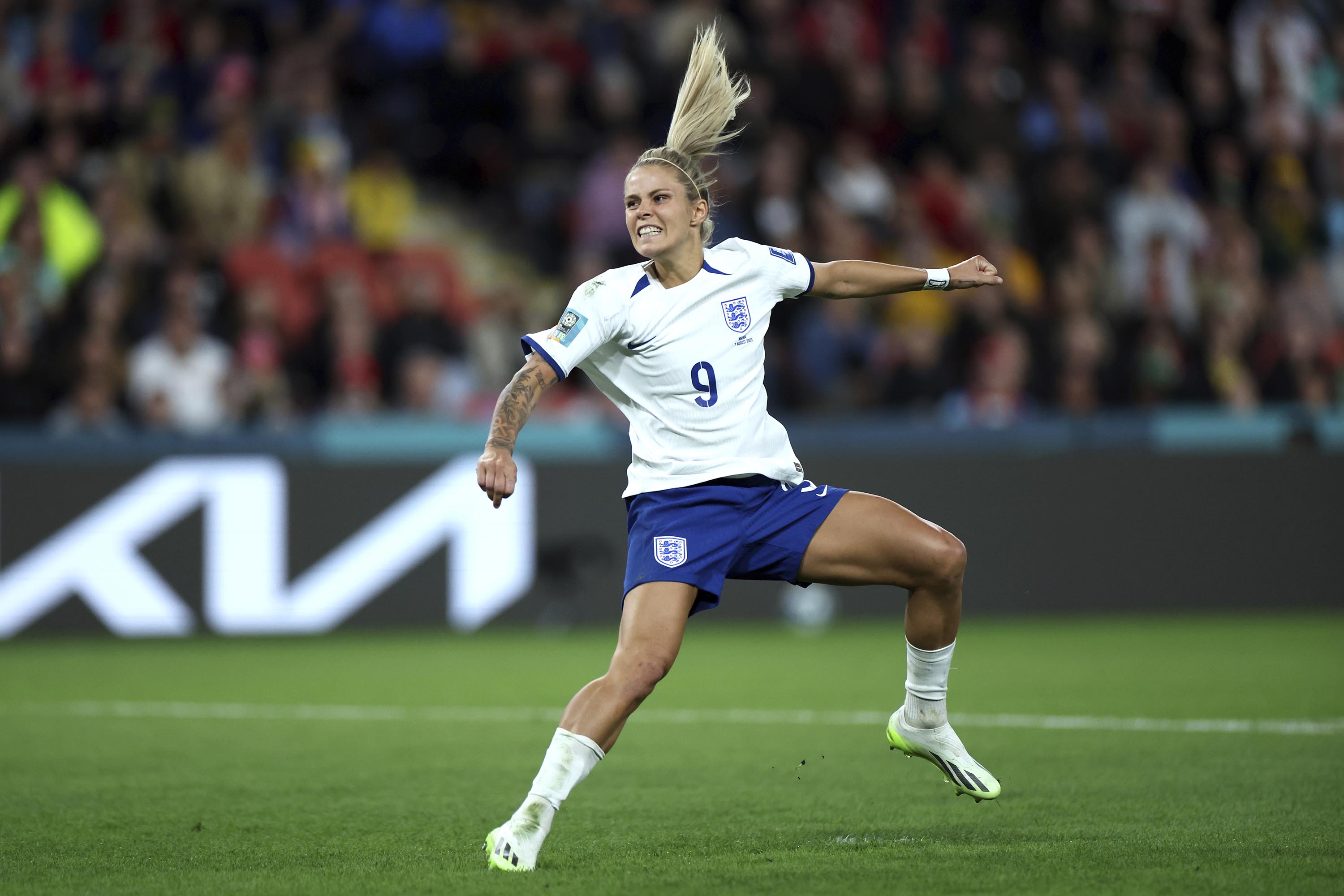 FIFA Women's World Cup: Chloe Kelly's 111kph match-winning penalty