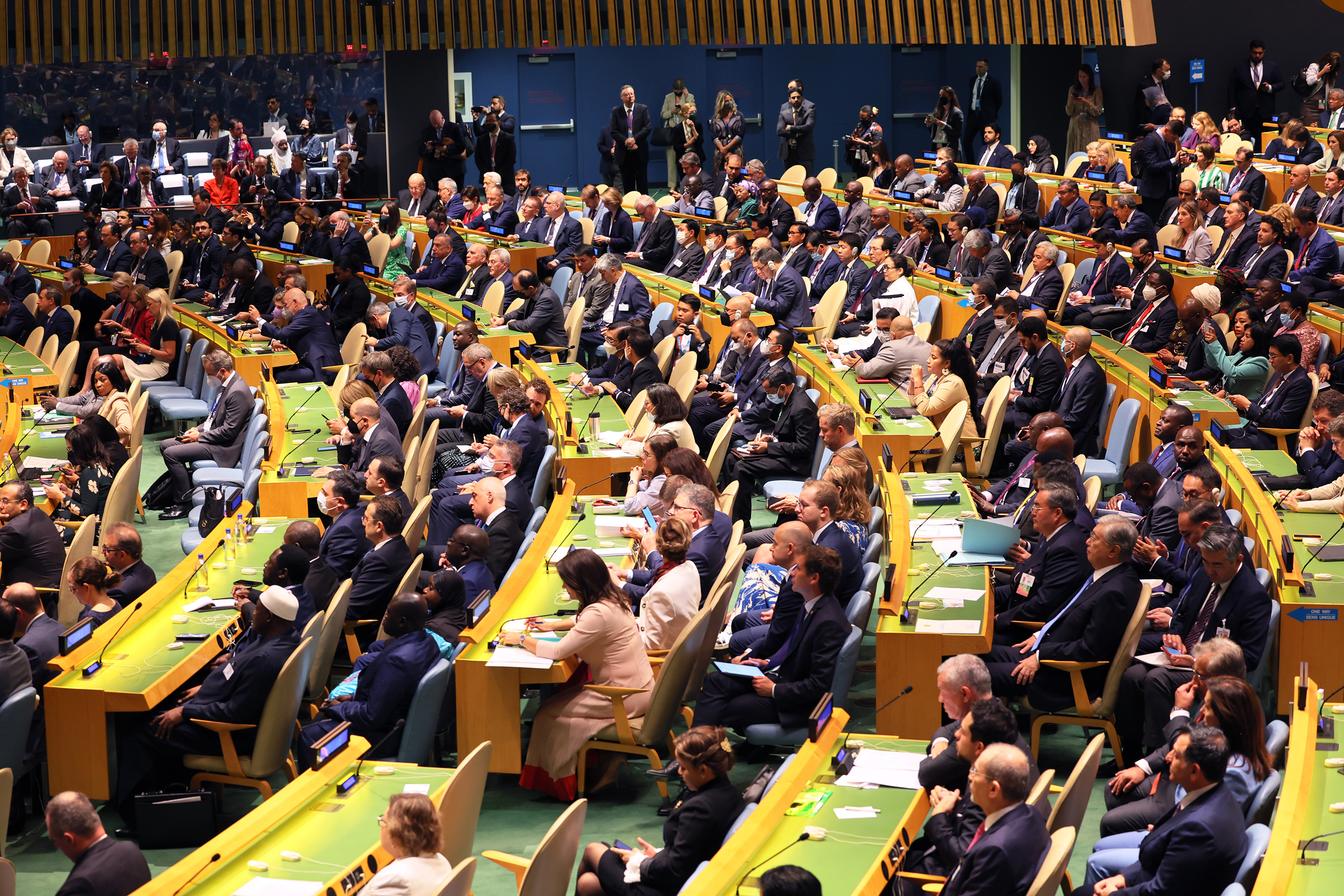 联合国秘书长安东尼奥·古特雷斯于 9 月 20 日在纽约市联合国总部举行的第 77 届联合国大会 (UNGA) 上发表讲话，大会成员聆听。 