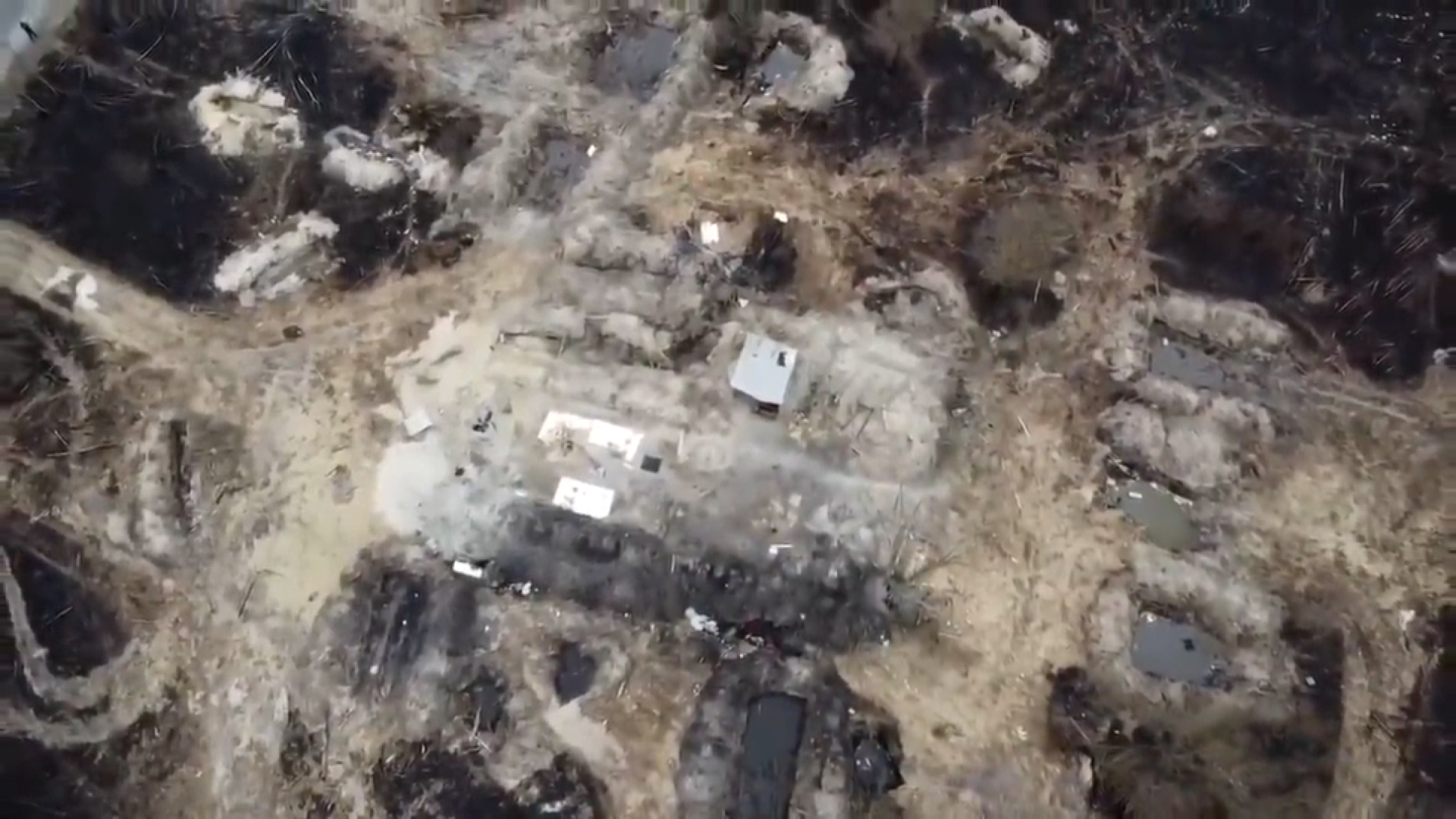 El video muestra a las fuerzas rusas cavando una trinchera en un área de baja radiación cerca de Chernobyl.