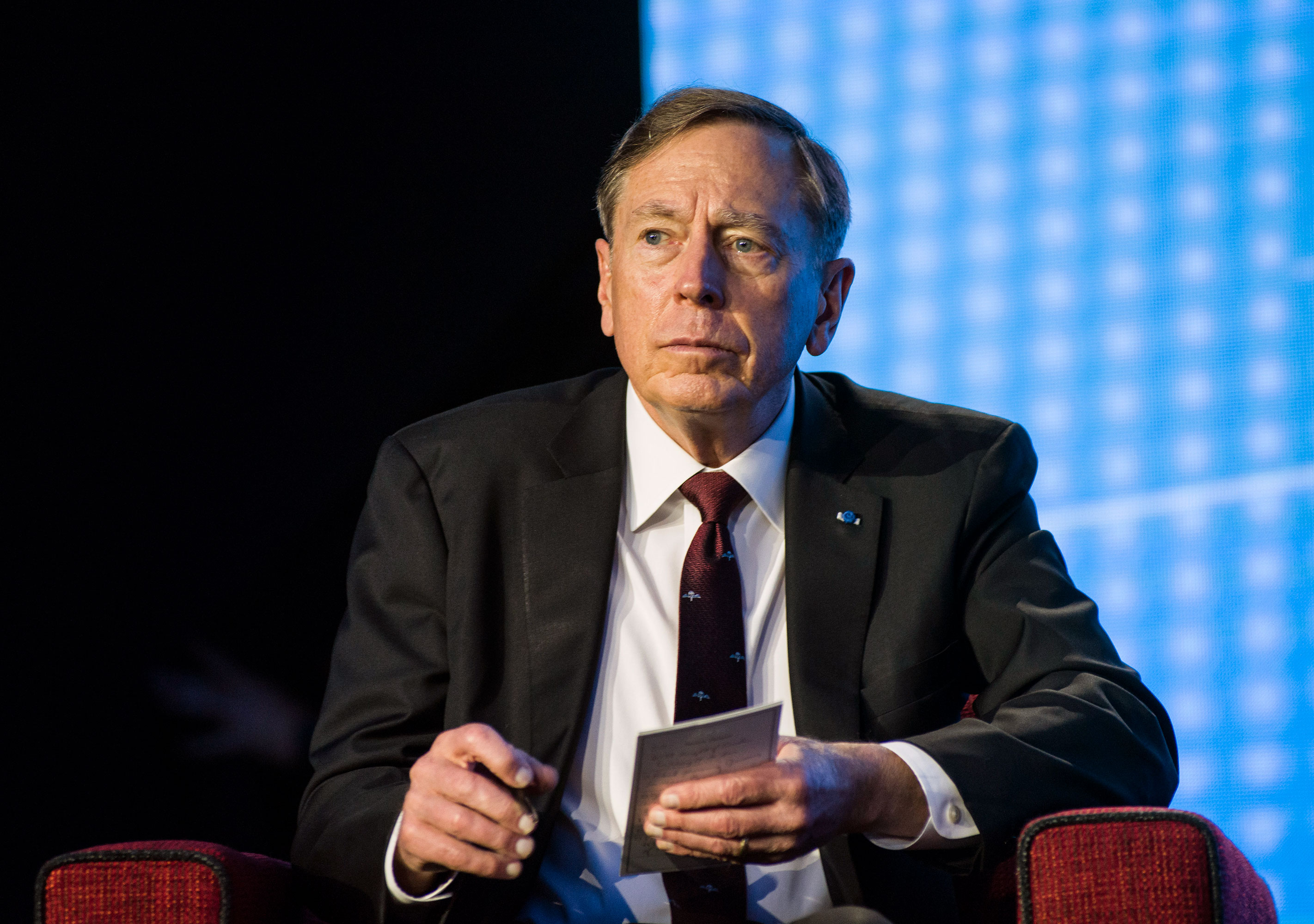 Le général David Petraeus assiste au Forum sur la sécurité de Varsovie 2022. 