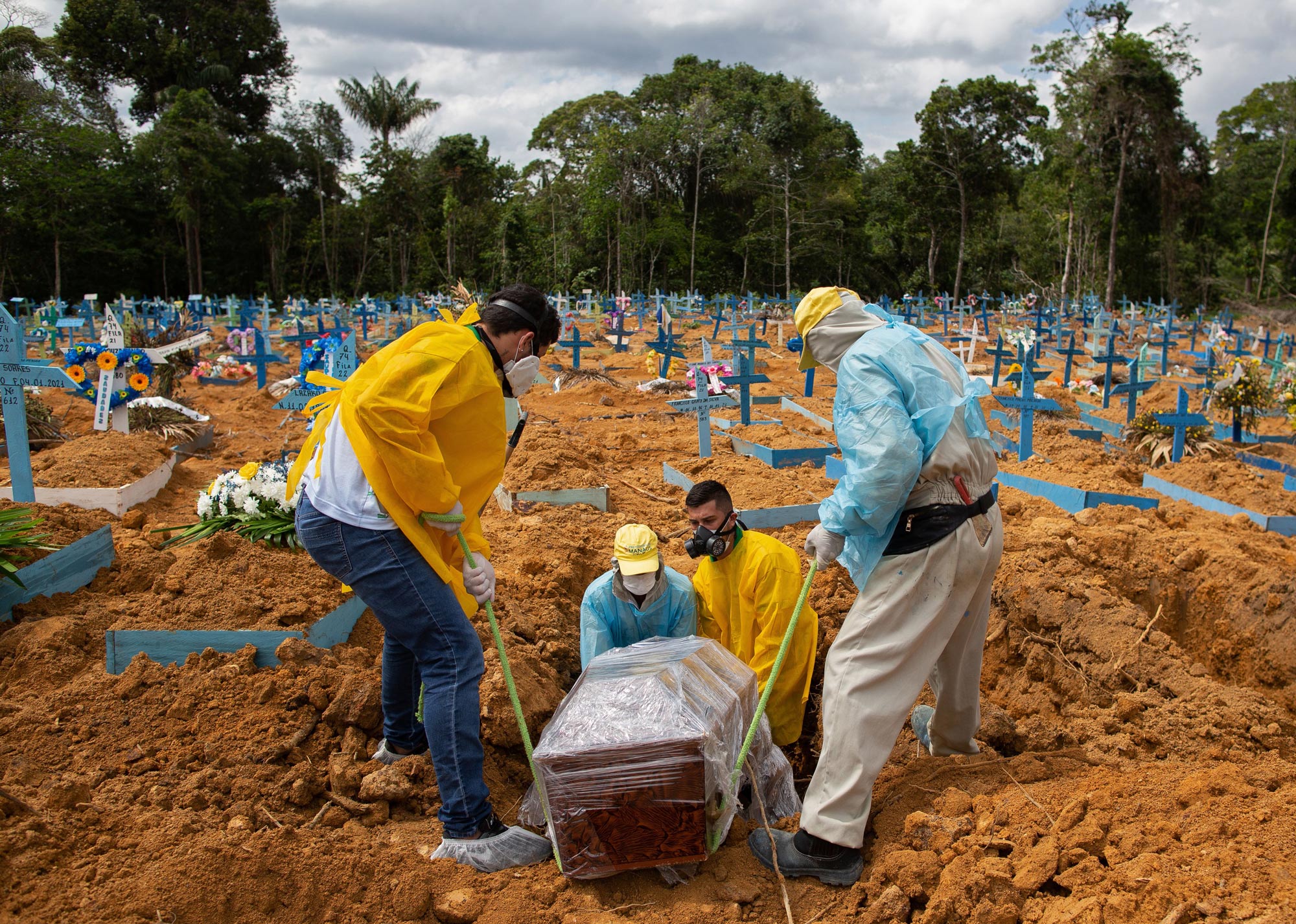 Brazil exceeds 200,000 Covid-19 deaths