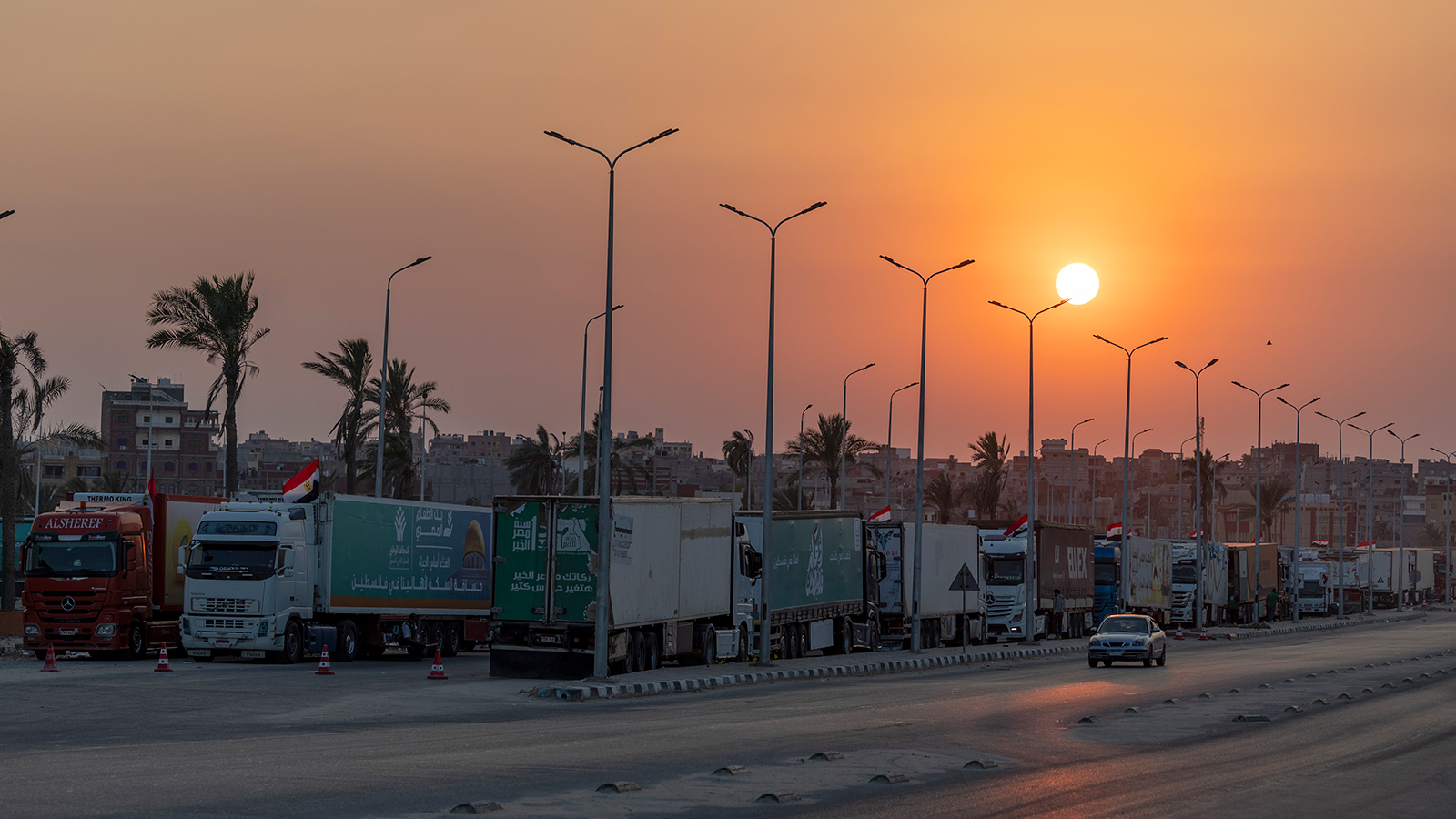 Egypt's border crossing opens to let aid into Gaza