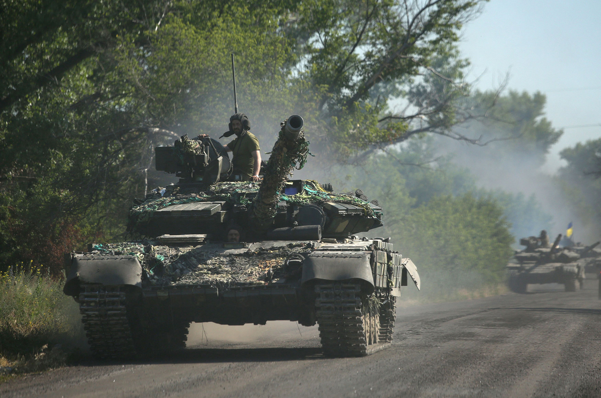 Oekraïense troepen vertrekken op 21 juni uit de oostelijke Oekraïense regio Donbas, zoals Oekraïne zegt dat Russische beschietingen hebben veroorzaakt "catastrofale vernietiging" in de oostelijke industriestad Lysychansk.