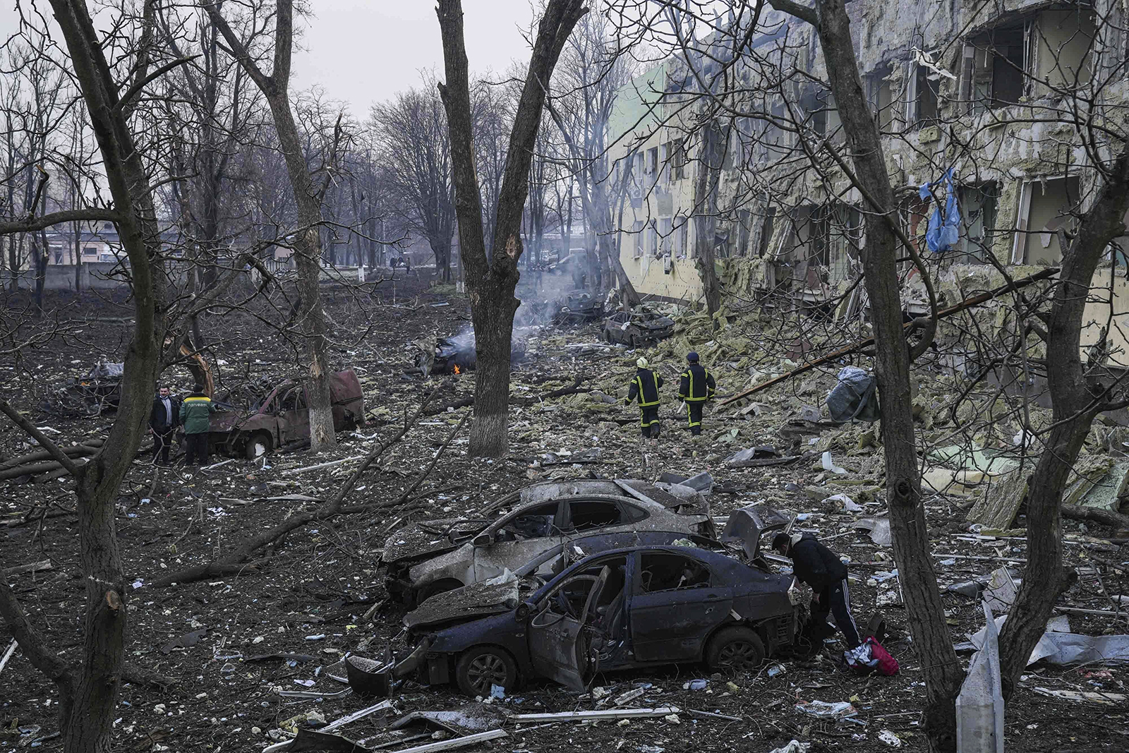 Ukrainian services at the site at a maternity hospital damaged by shelling in Mariupol, Ukraine, on March 9. 