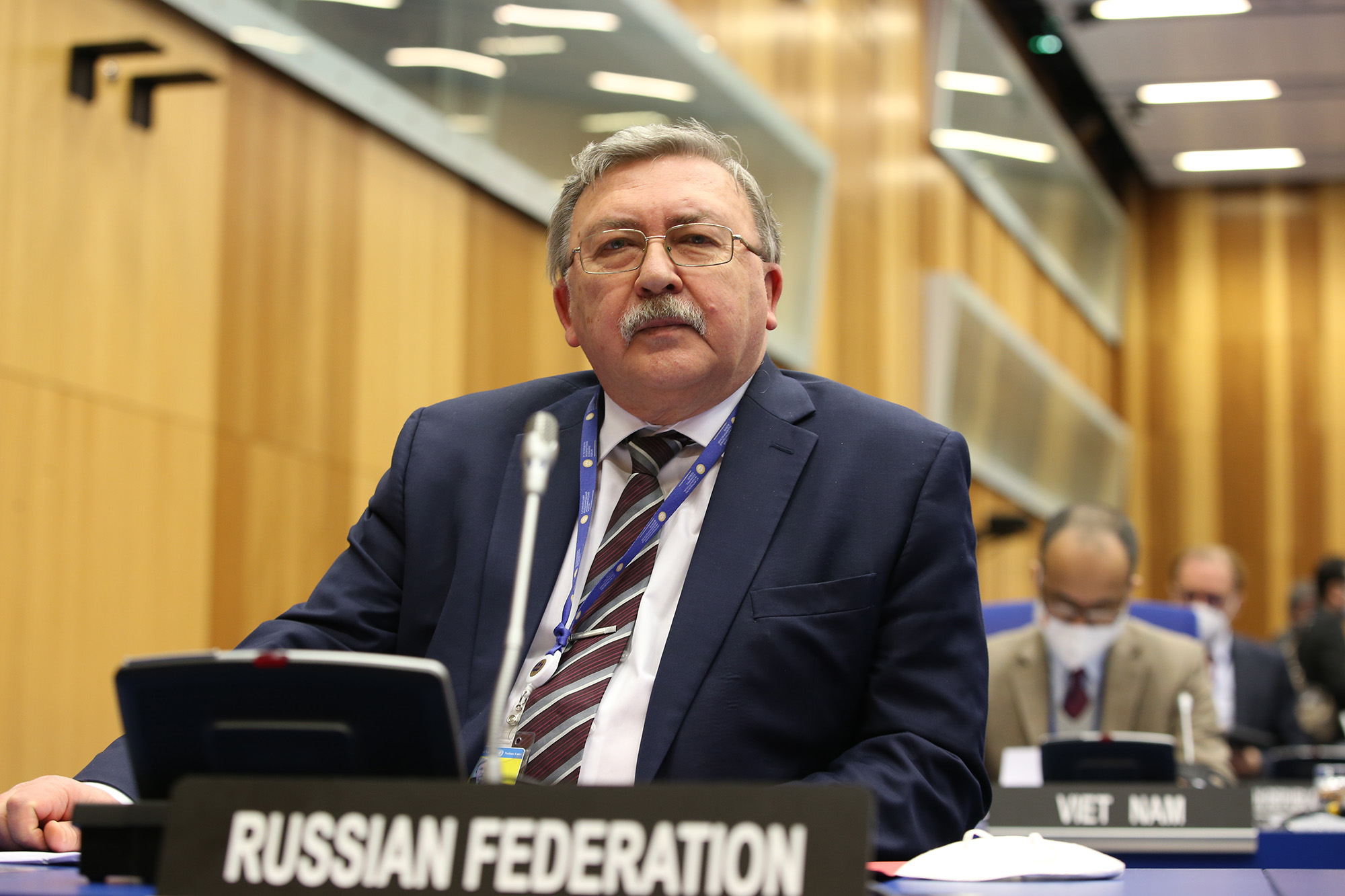 O governador russo da Agência Internacional de Energia Atômica (AIEA), Mikhail Ulyanov, participa da reunião do Conselho de Governadores da AIEA na sede da AIEA em Viena, Áustria, em 7 de março.