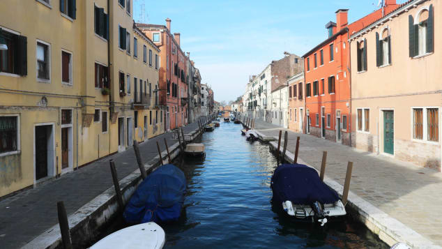 Some in Venice want to promote "slow" tourism rather than mass tourism.