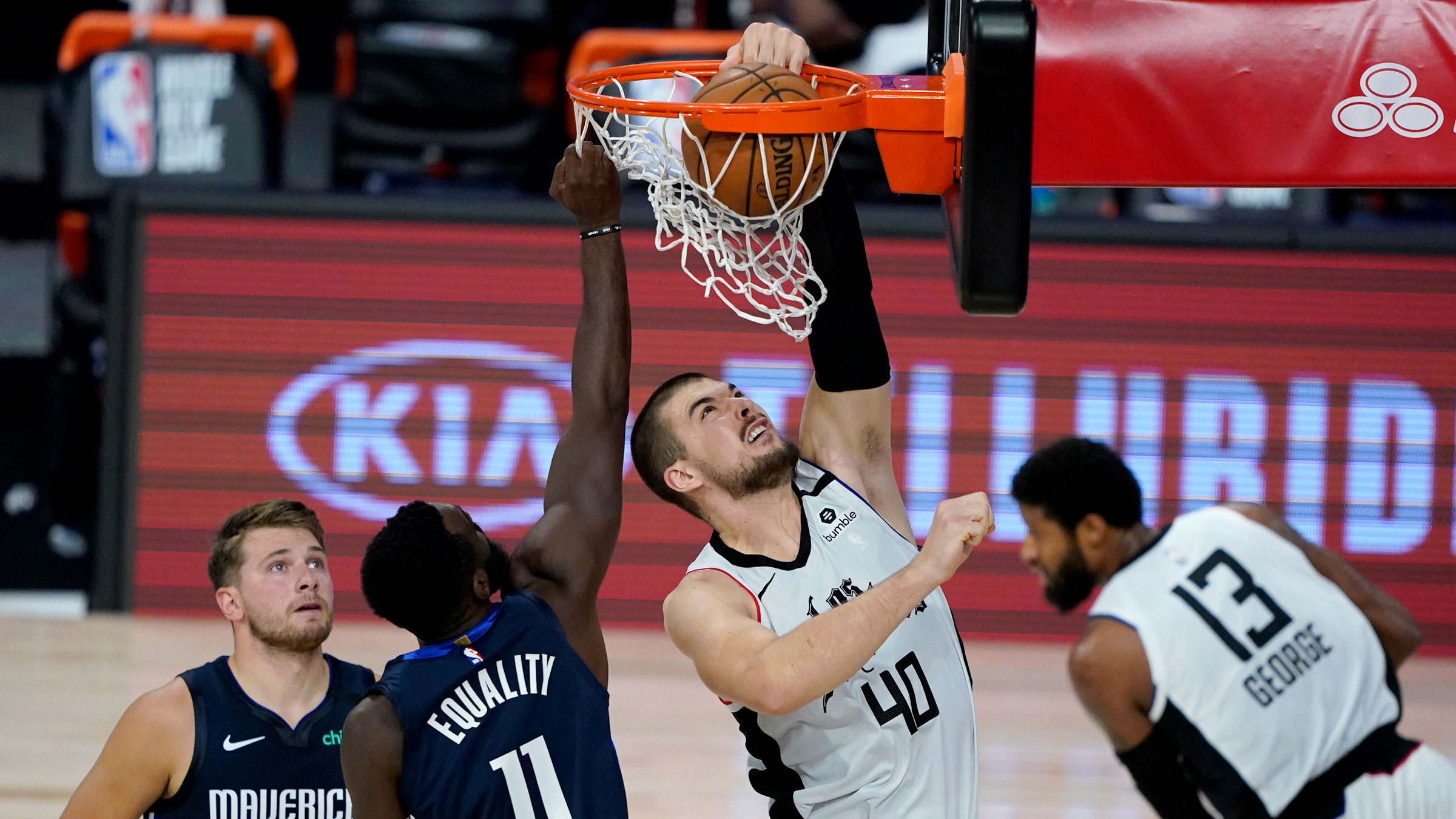 Los Angeles Clippers center Ivica Zubac dunks during a game against Dallas on Thursday.