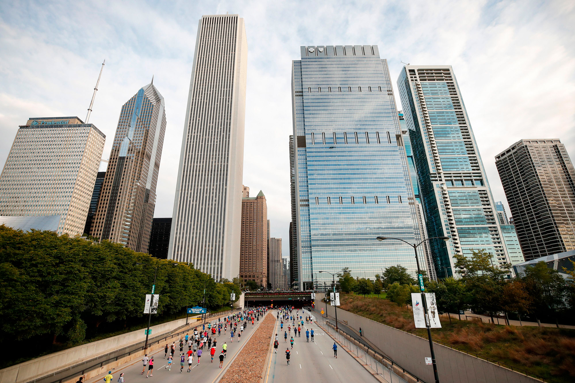 Runners compete during the 2019 Bank of America Chicago Marathon on October 13, 2019 in Chicago.