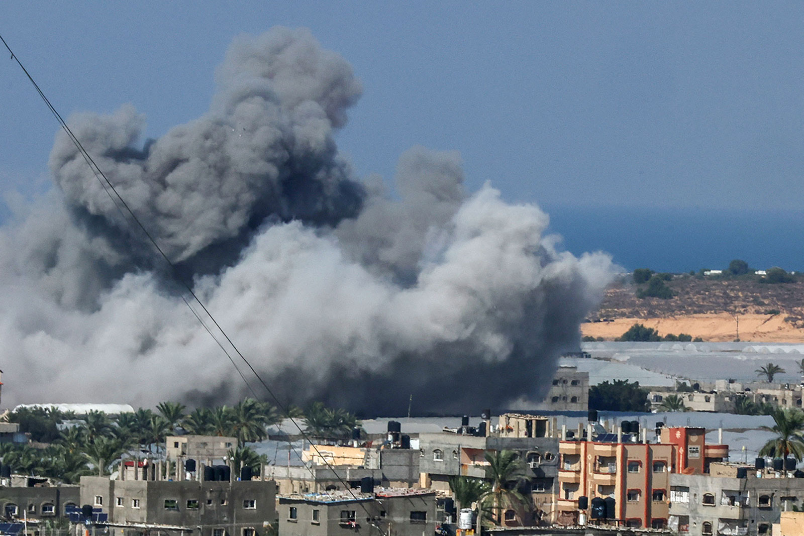 Israel-Hamas war: More airstrikes on Gaza as aid remains stuck in Egypt;  Israeli troops told to be ready to invade