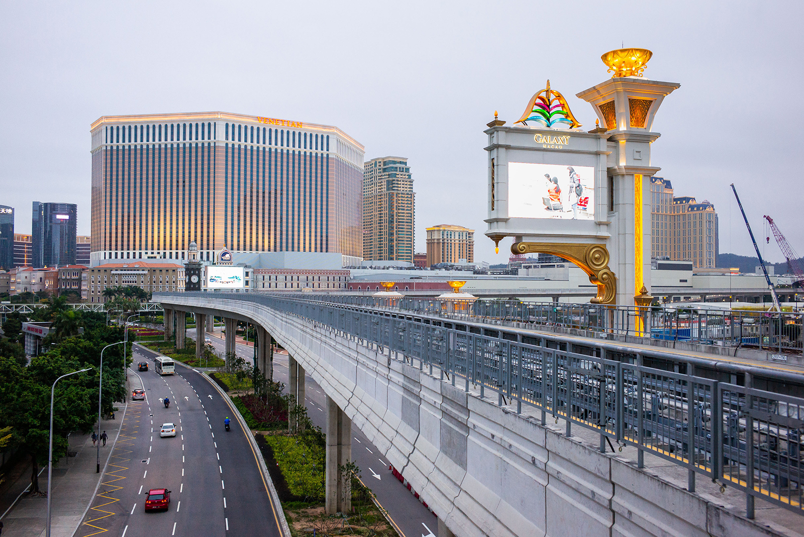 The Venetian Macao resort and casino, operated by Sands China Ltd., a unit of Las Vegas Sands Corp., left, and the Galaxy Macau casino and hotel, developed by Galaxy Entertainment Group Ltd.