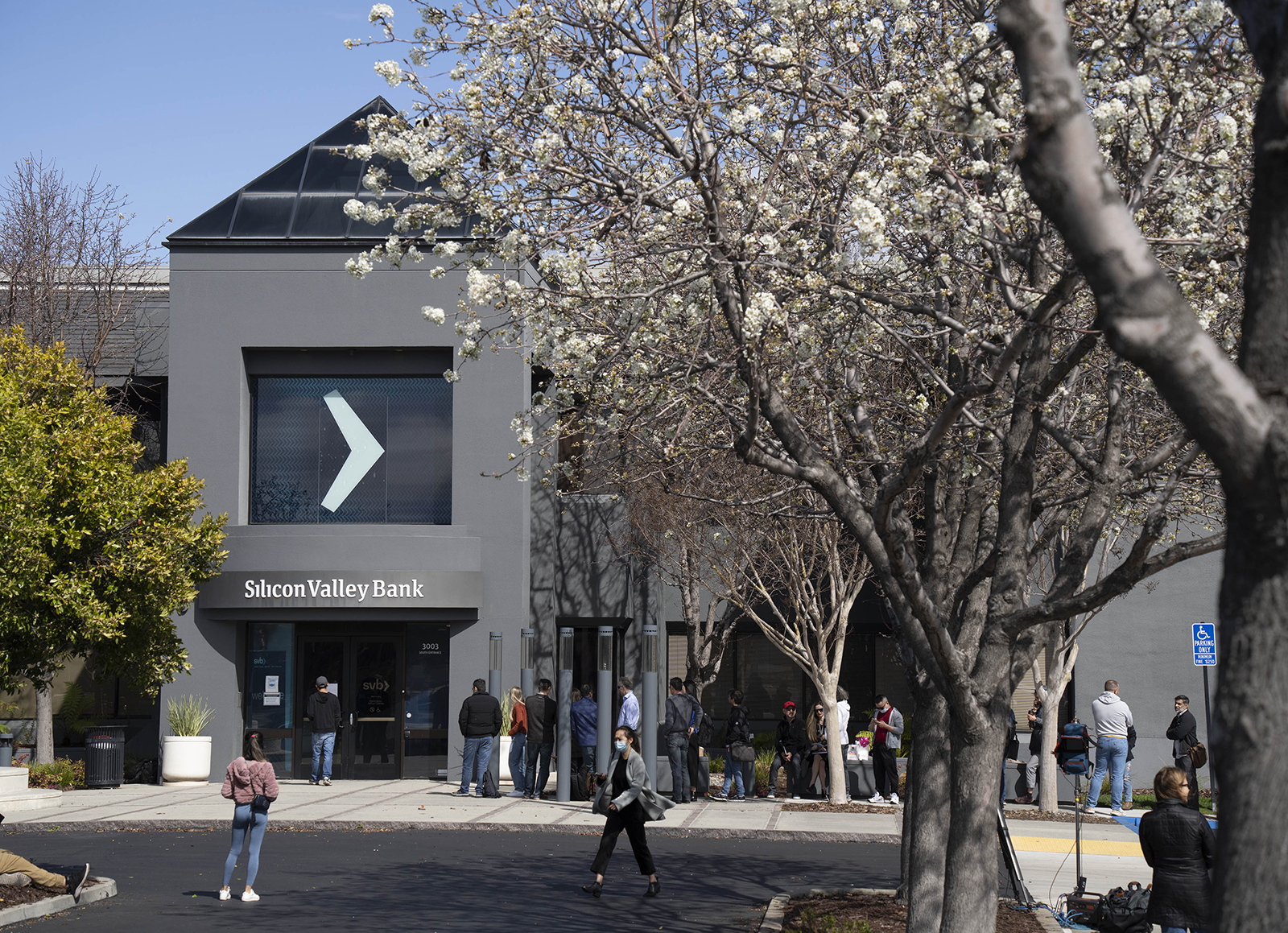 People queue up outside the headquarters of the Silicon Valley Bank (SVB) in Santa Clara, California, on March 13.