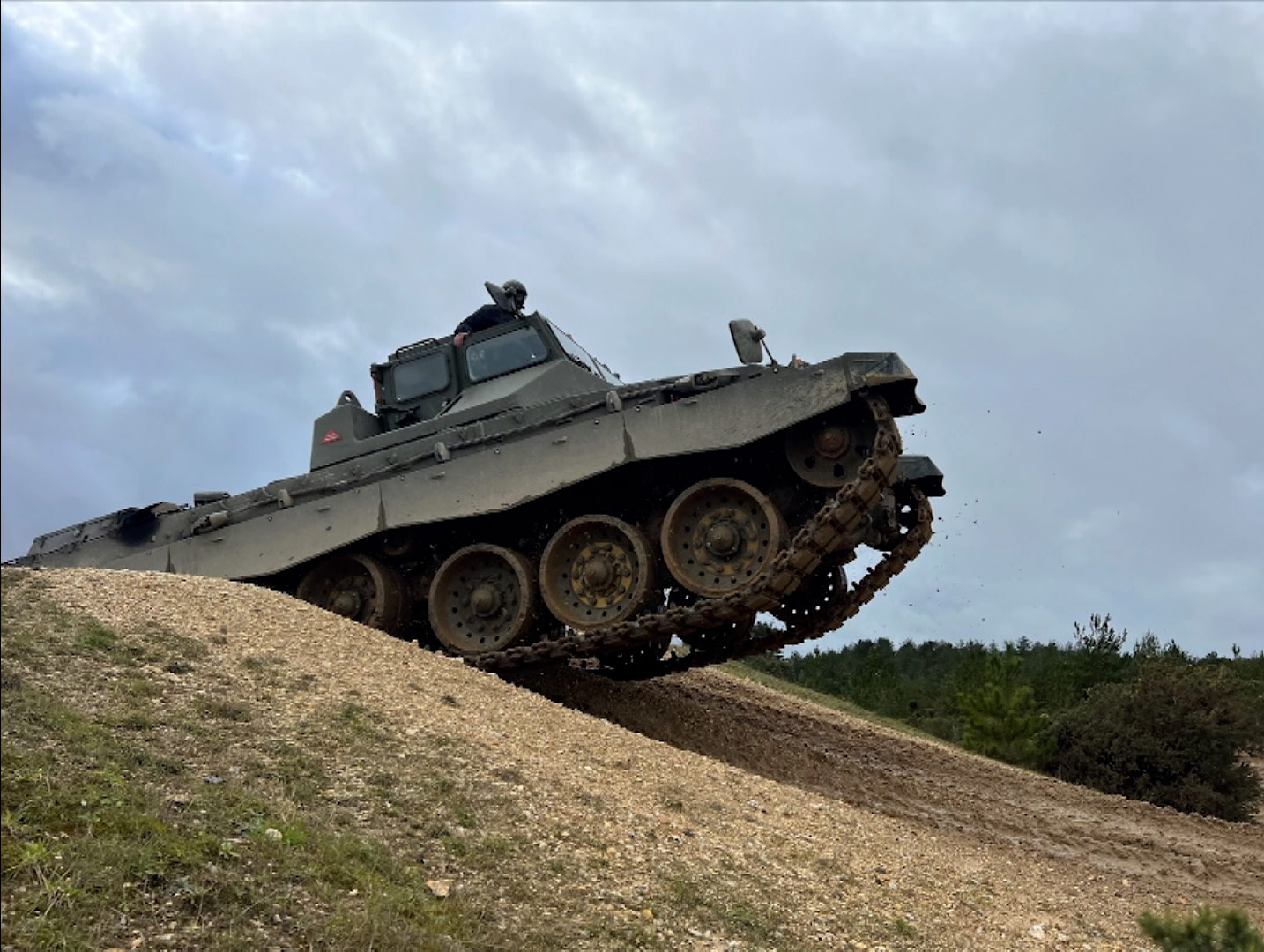 Ukrainian tank crews train in the UK. 