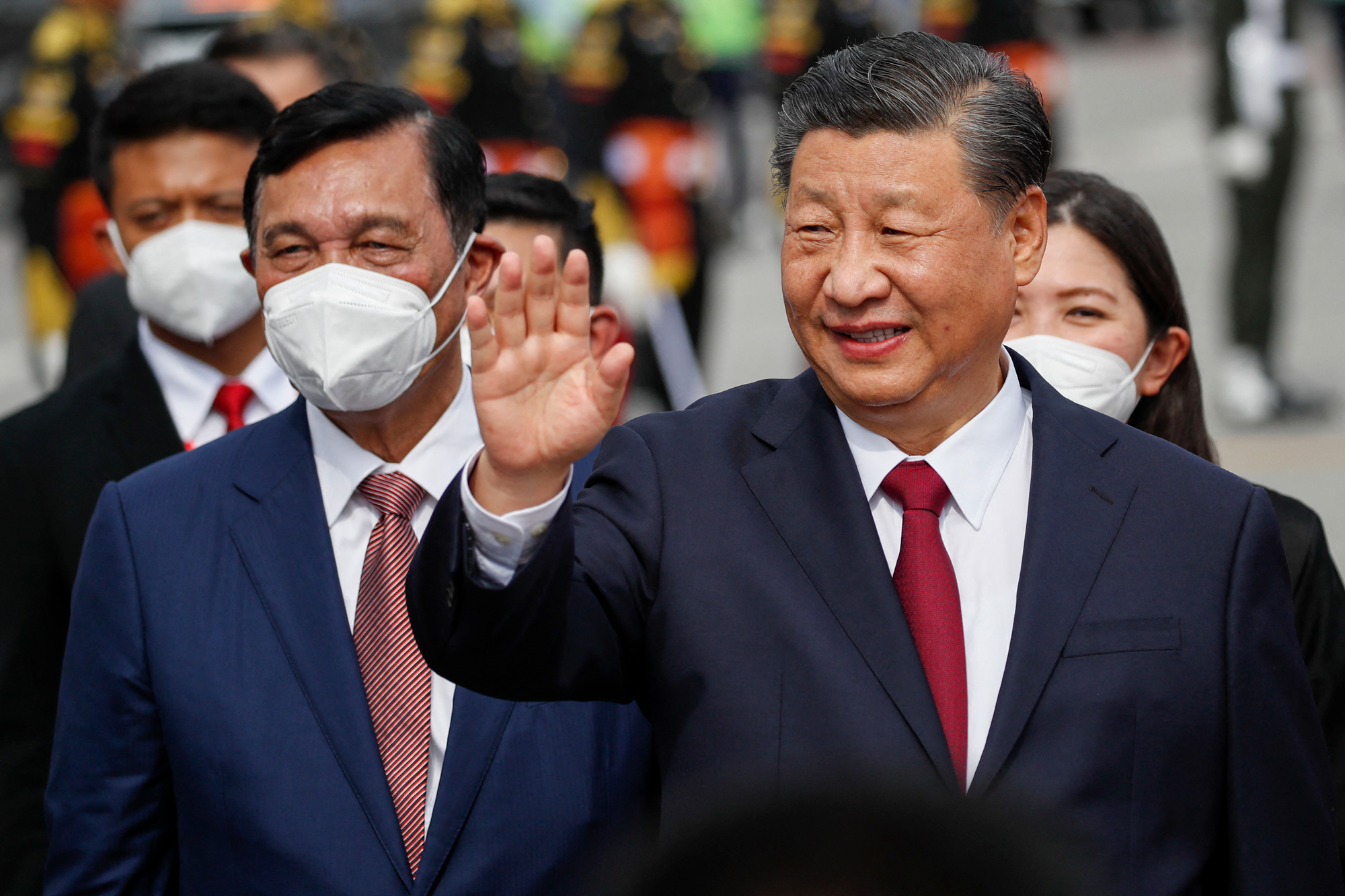 Chinese person  Xi Jinping, right, waves arsenic  helium  arrives astatine  Ngurah Rai International airdrome  successful  Bali, Indonesia, connected  Monday.