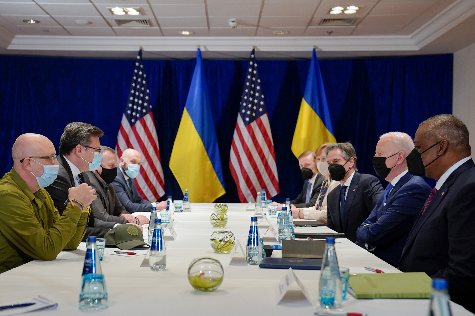 Ukrainian Foreign Minister Dmytro Kuleba, second from left, meets with US President Biden in Warsaw, Poland on March 26.