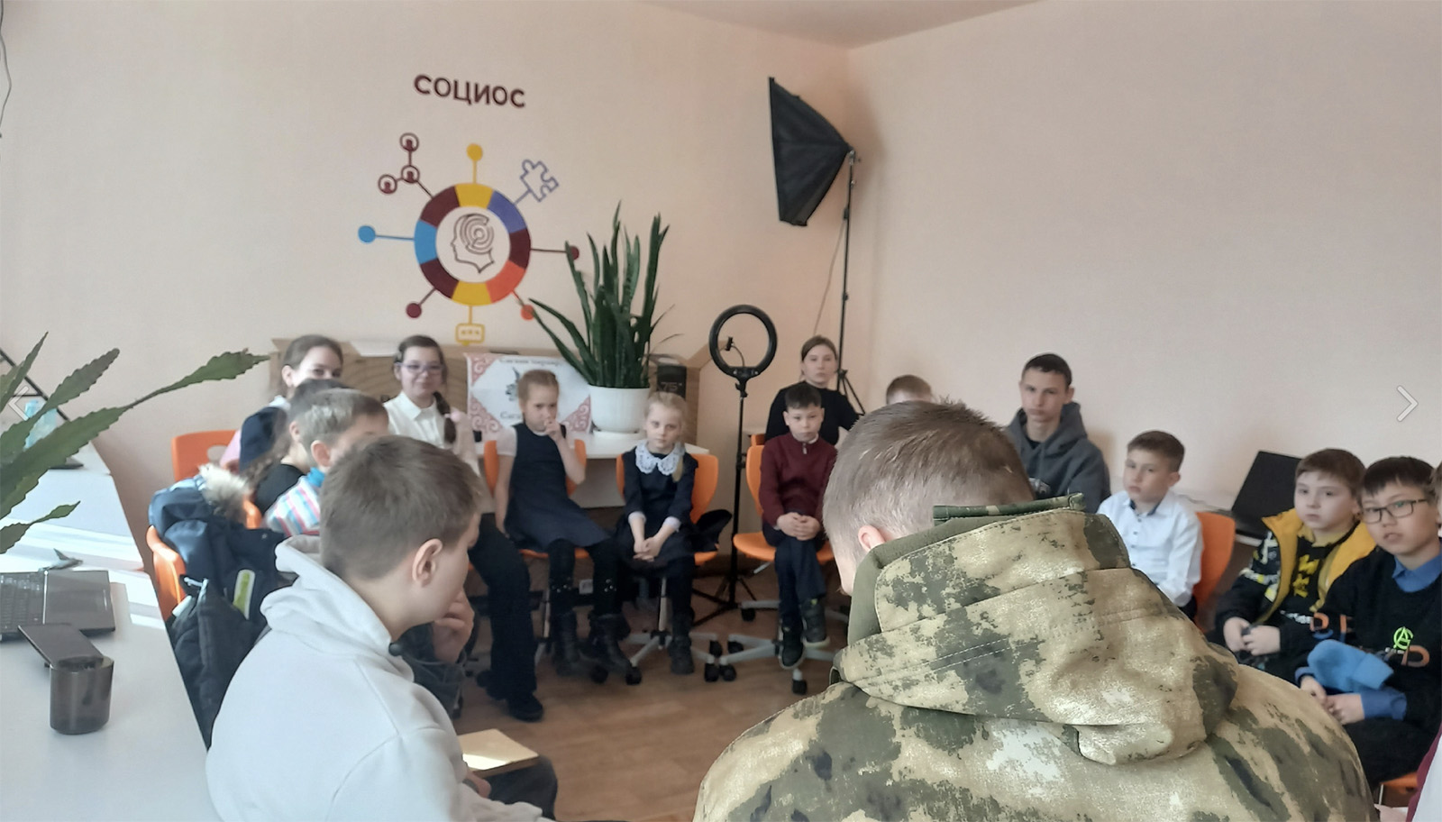 Municipal Educational Institution "Ilyinsky House of Children's Creativity", shows children given a talk by special military operation participant